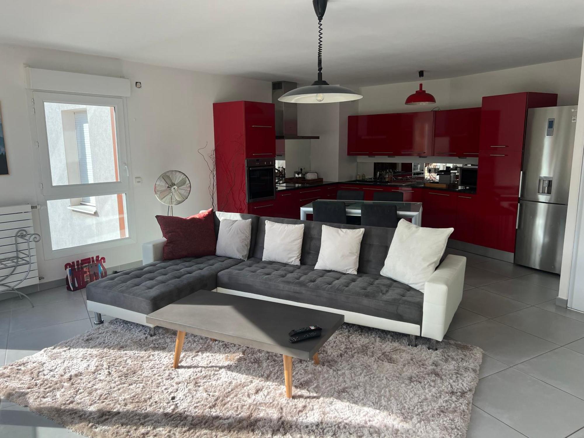 Standing Vue Apartment
