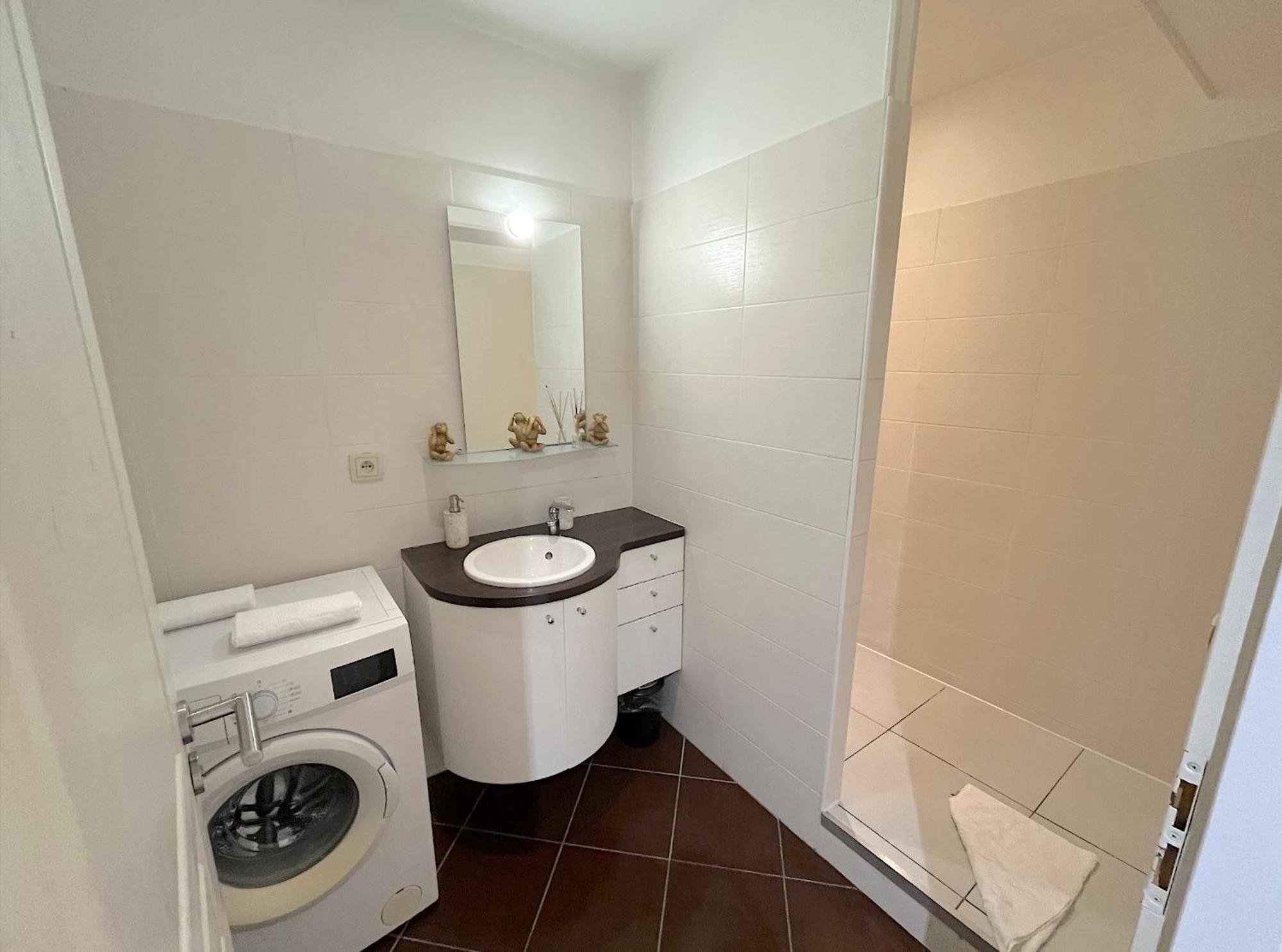 Superbe Avec Parking Gratuit Sur Place Appartement *