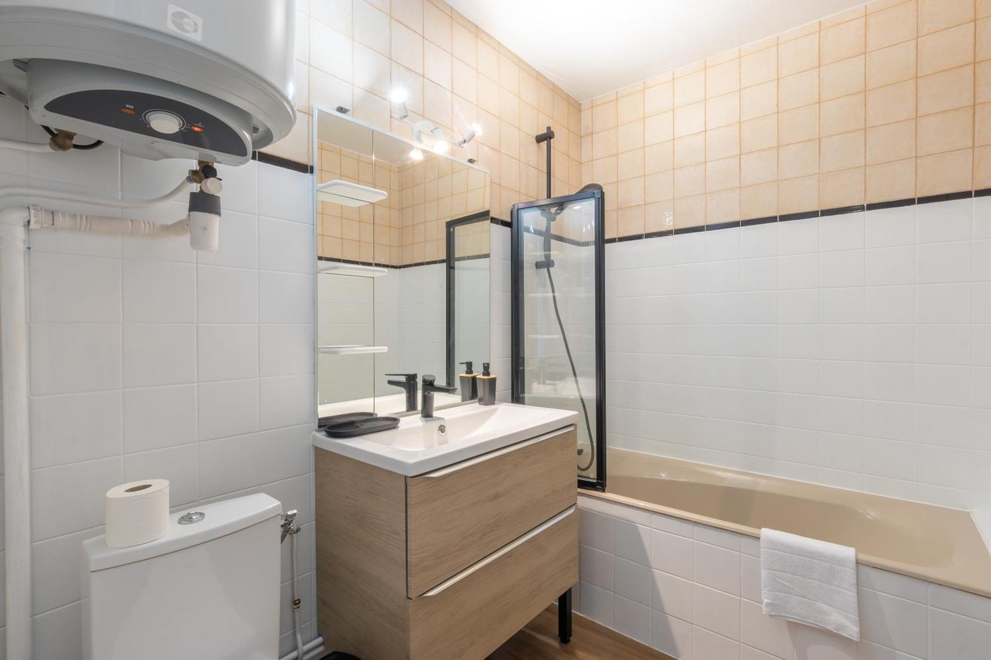 Apartment & L' Ideal - Gare, Et Parking Public 5 Min Annecy
