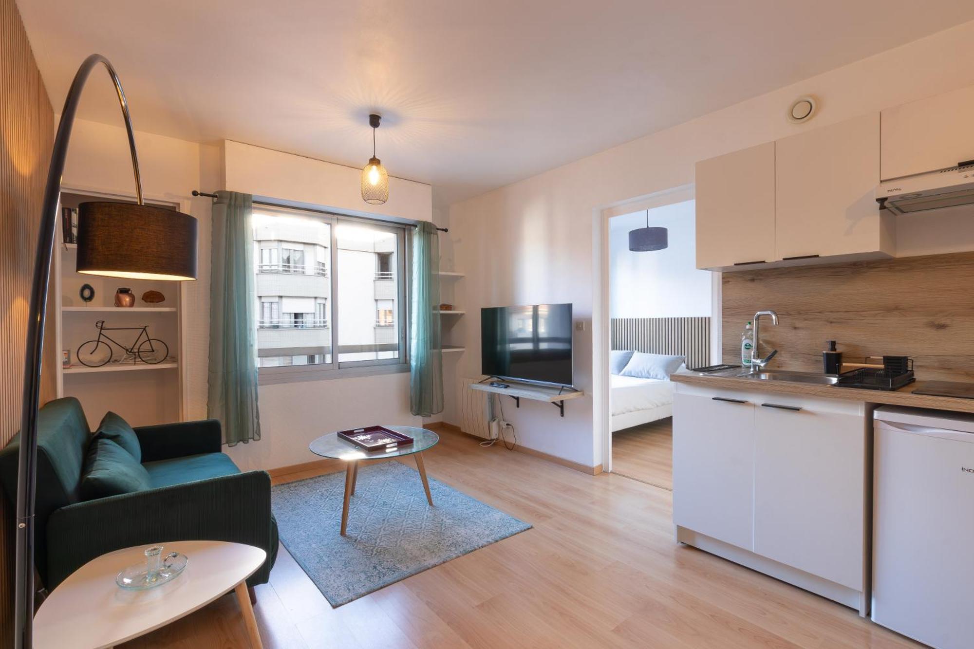 & L' Ideal - Gare, Et Parking Public 5 Min Apartment Annecy