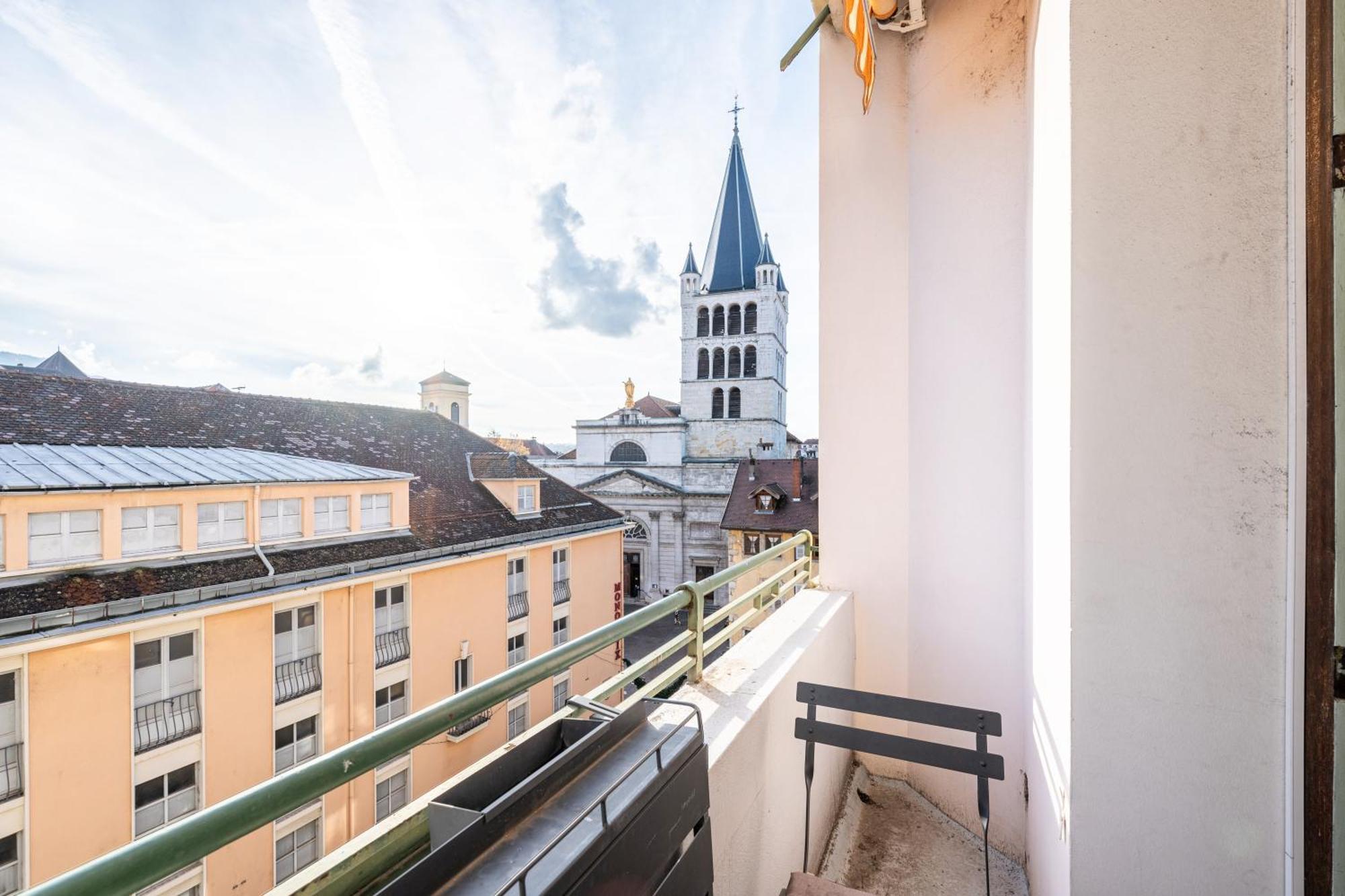 Apartment - Le 10 *