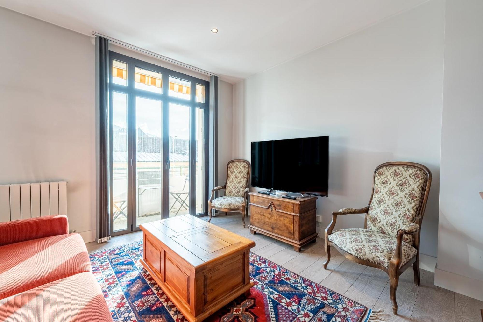 Apartment - Le 10 *
