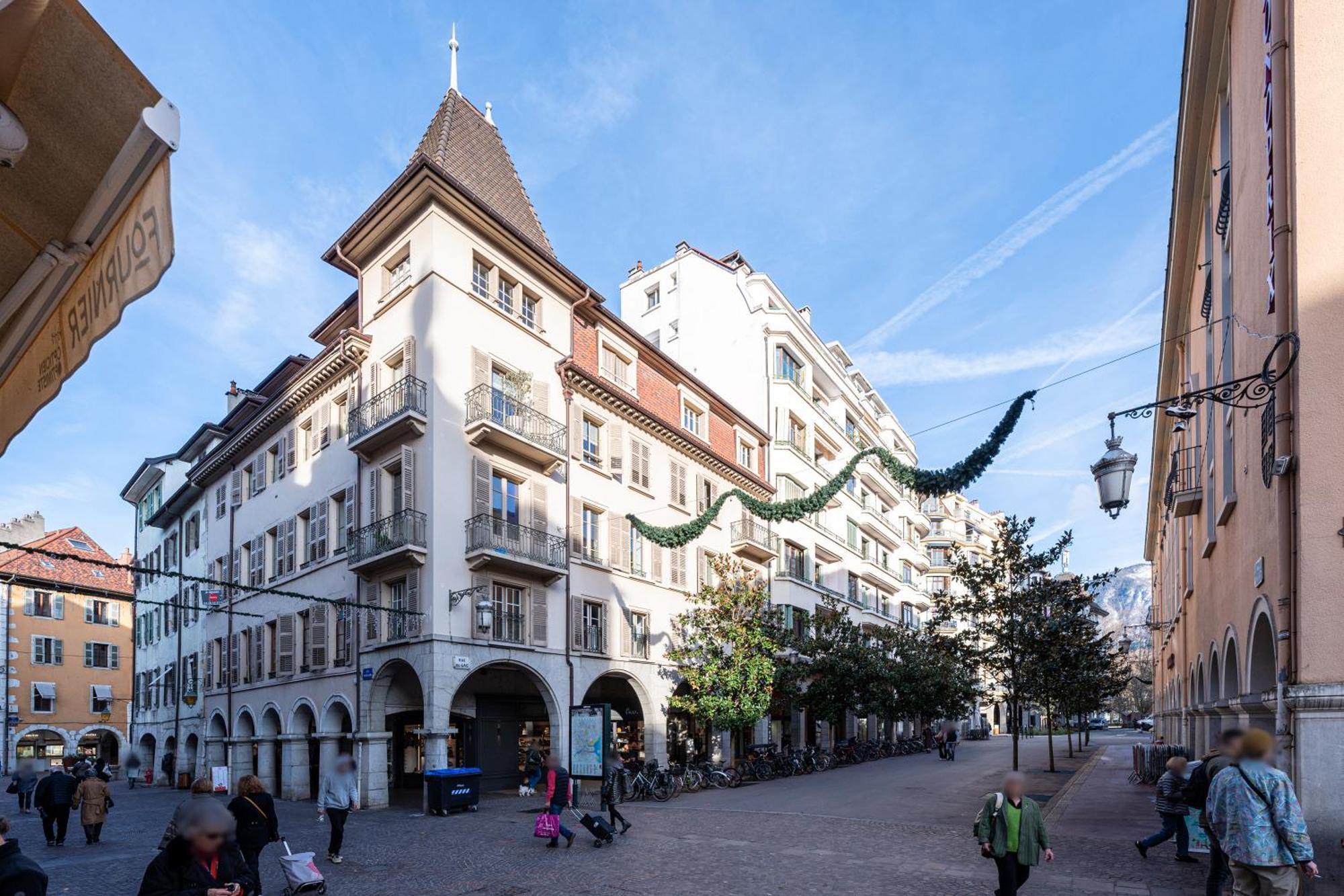 Apartment - Le 10 *