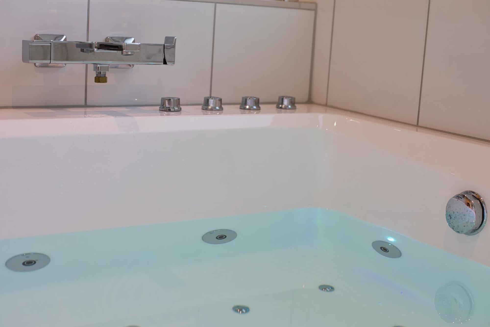 Baignoire Balneo * Annecy