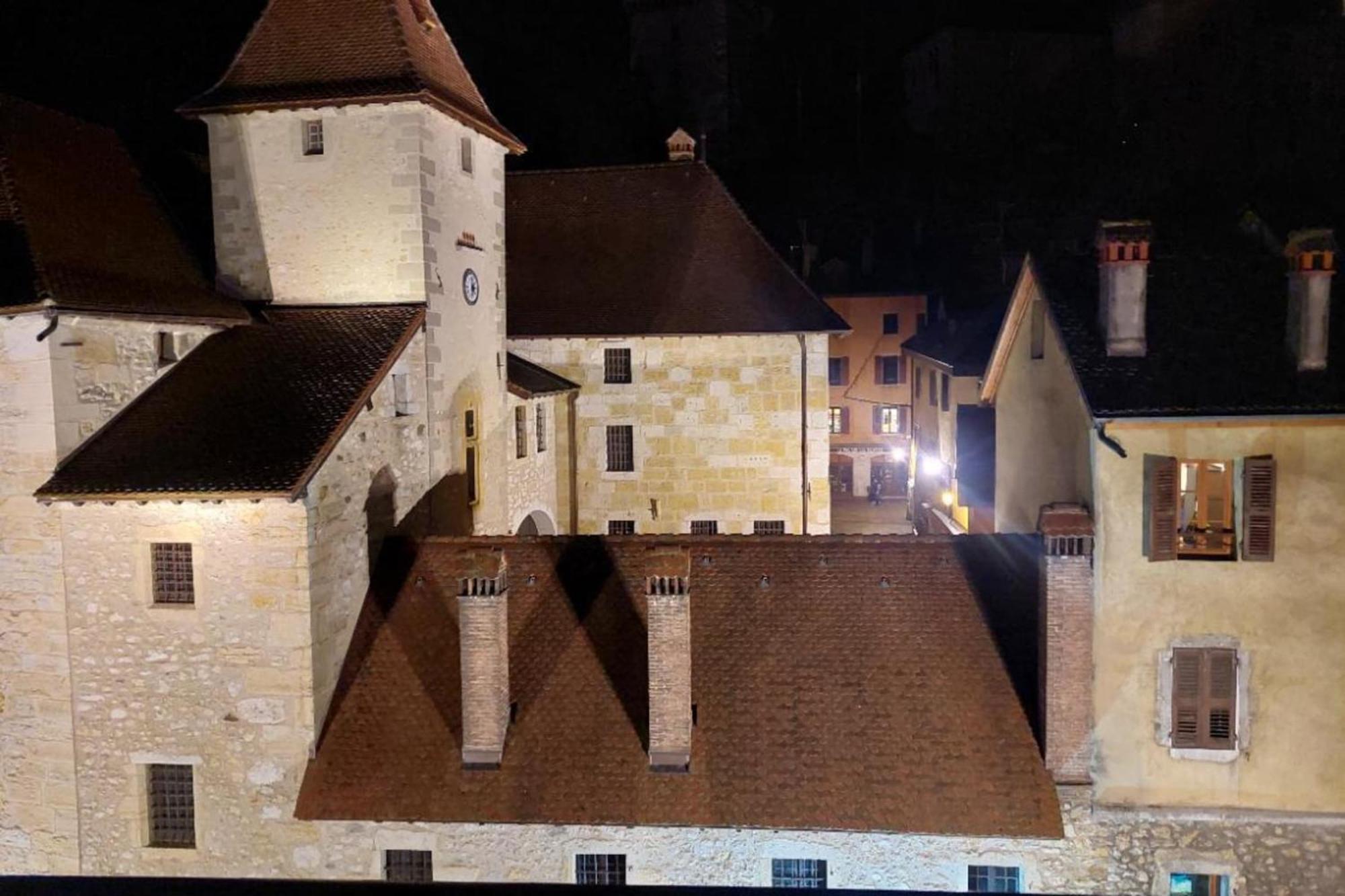 - Vue Sur Le Chateau Climatisation *