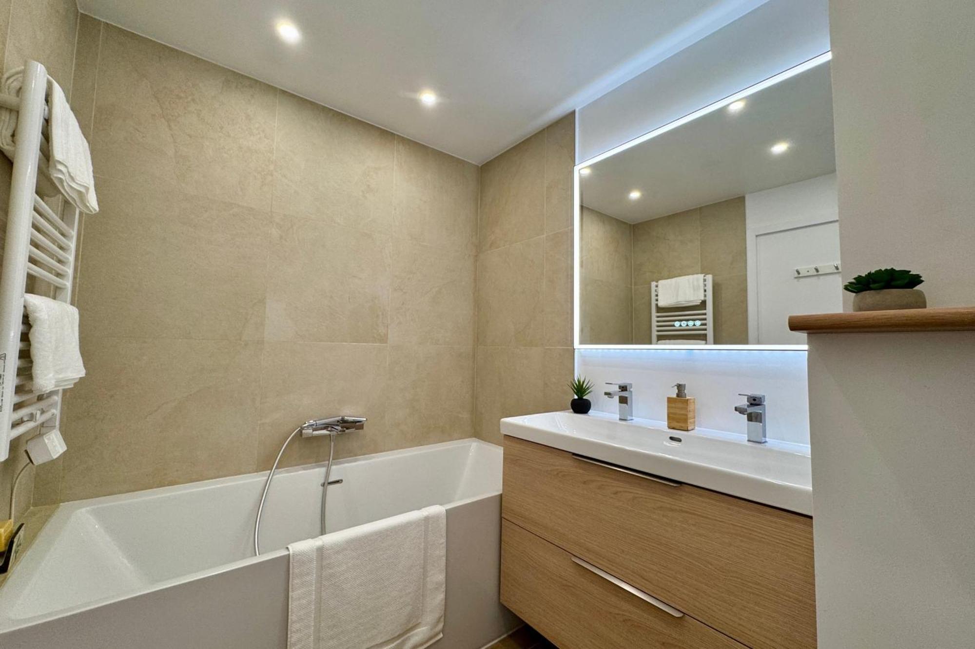 Apartment Spacious With Balcony *