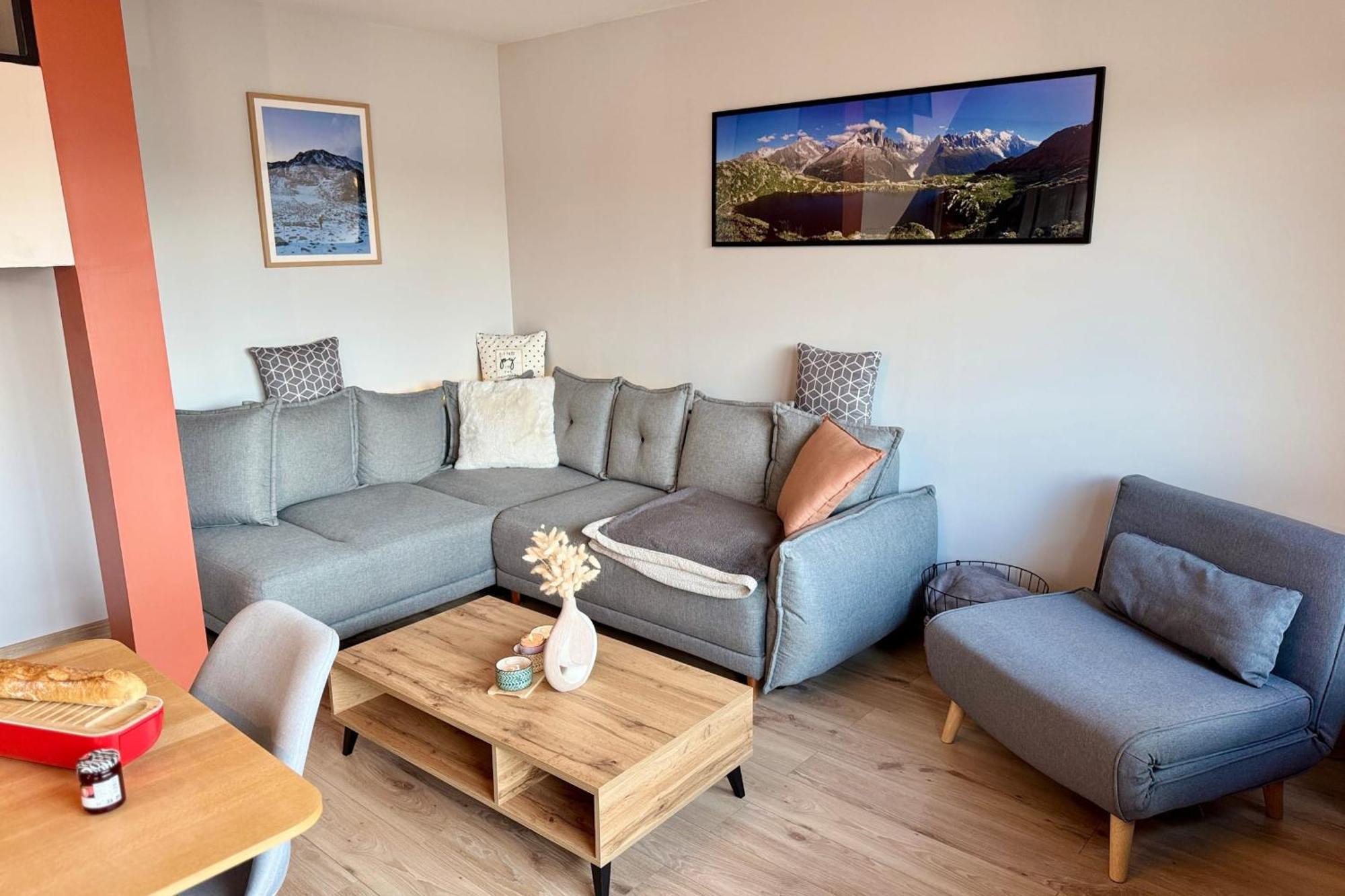 Spacious With Balcony Apartment