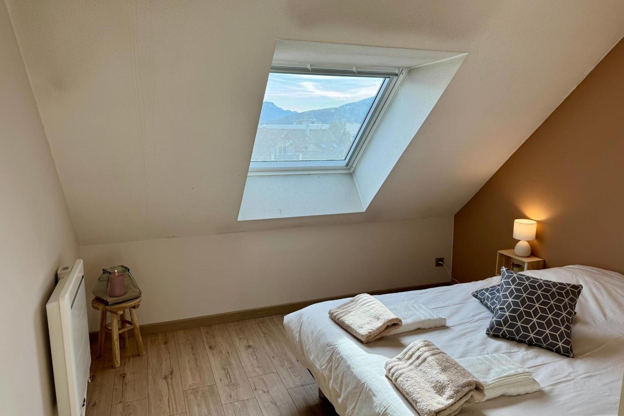 Spacious With Balcony *