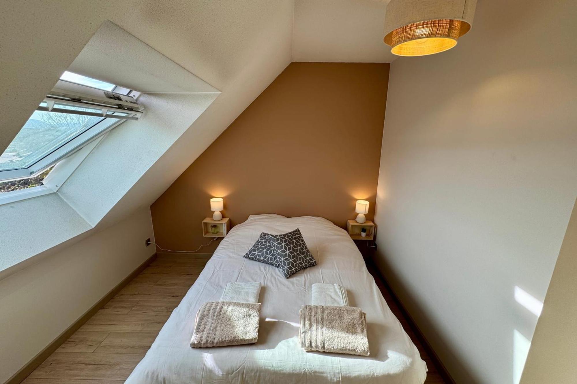 Spacious With Balcony *