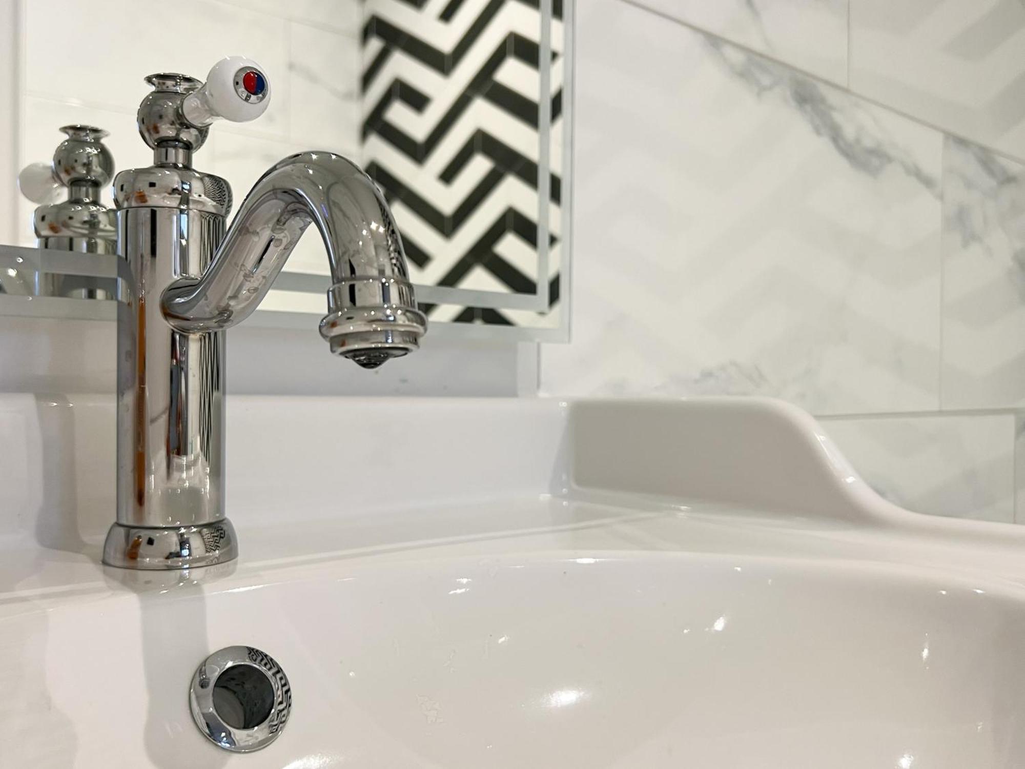 Romeo 300 M Du Jacuzzi Garage *