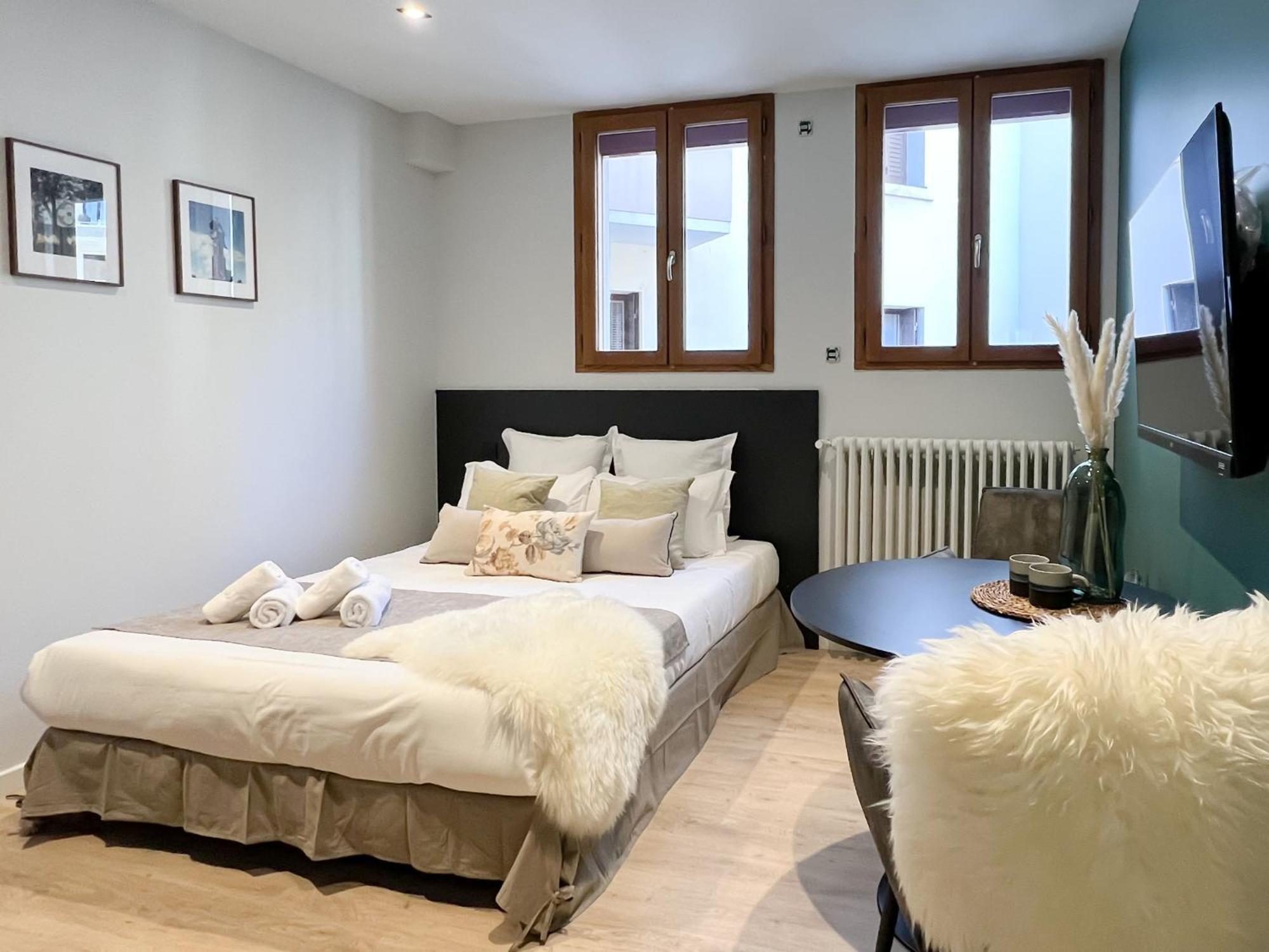 Romeo 300 M Du Jacuzzi Garage Apartment Annecy