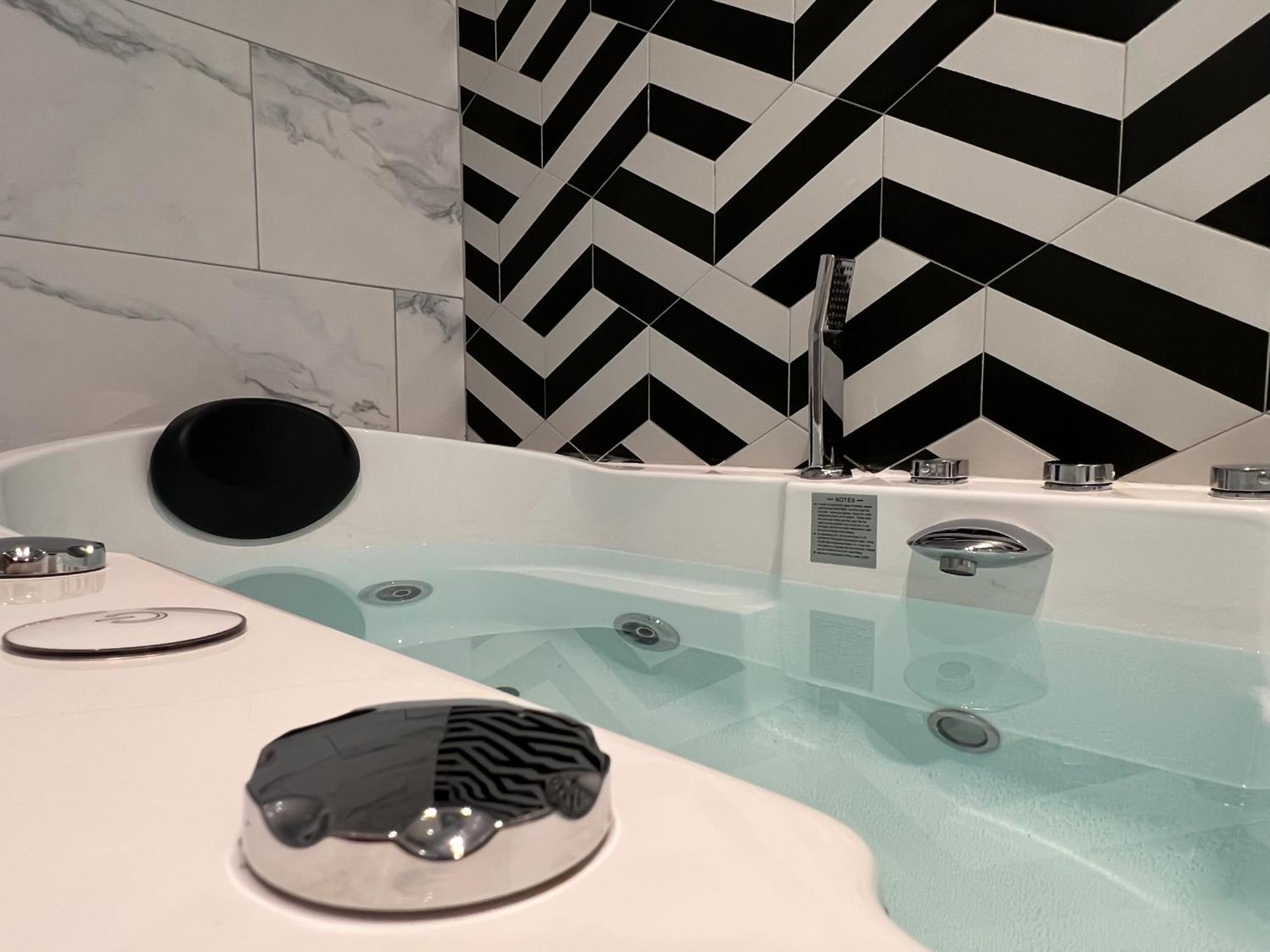 Apartment Romeo 300 M Du Jacuzzi Garage