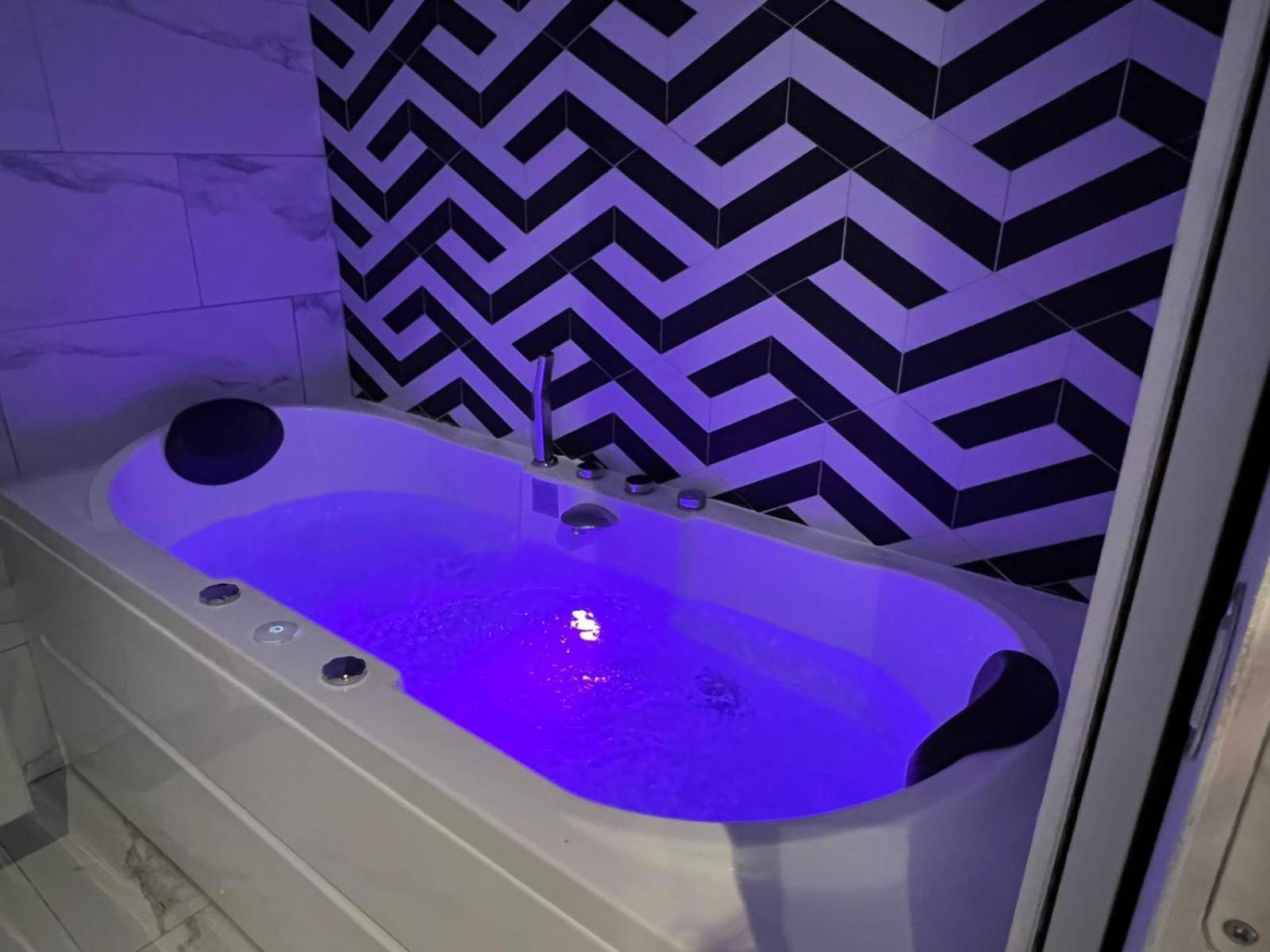 Romeo 300 M Du Jacuzzi Garage *