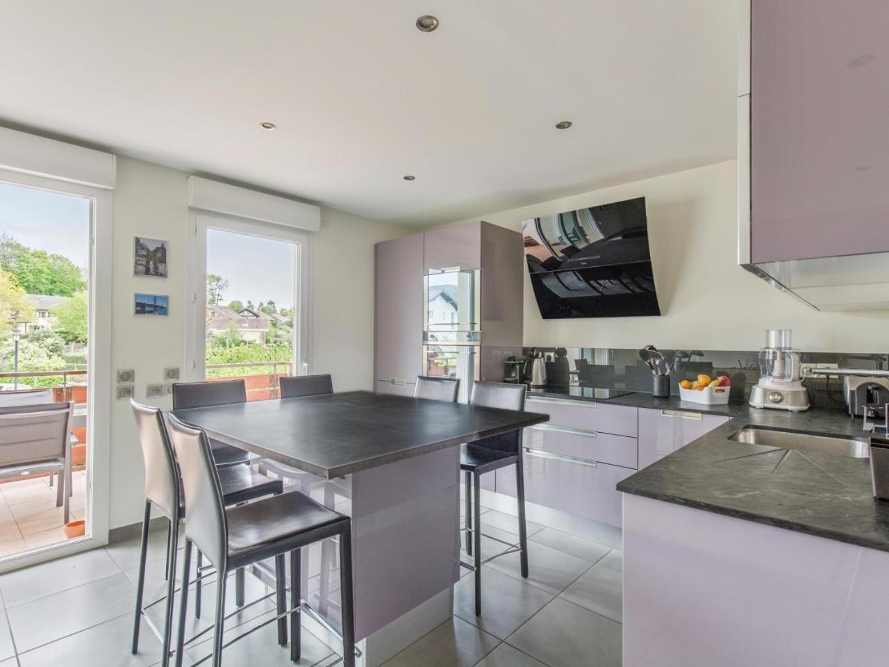 Apartment Idealement Situe Annecy