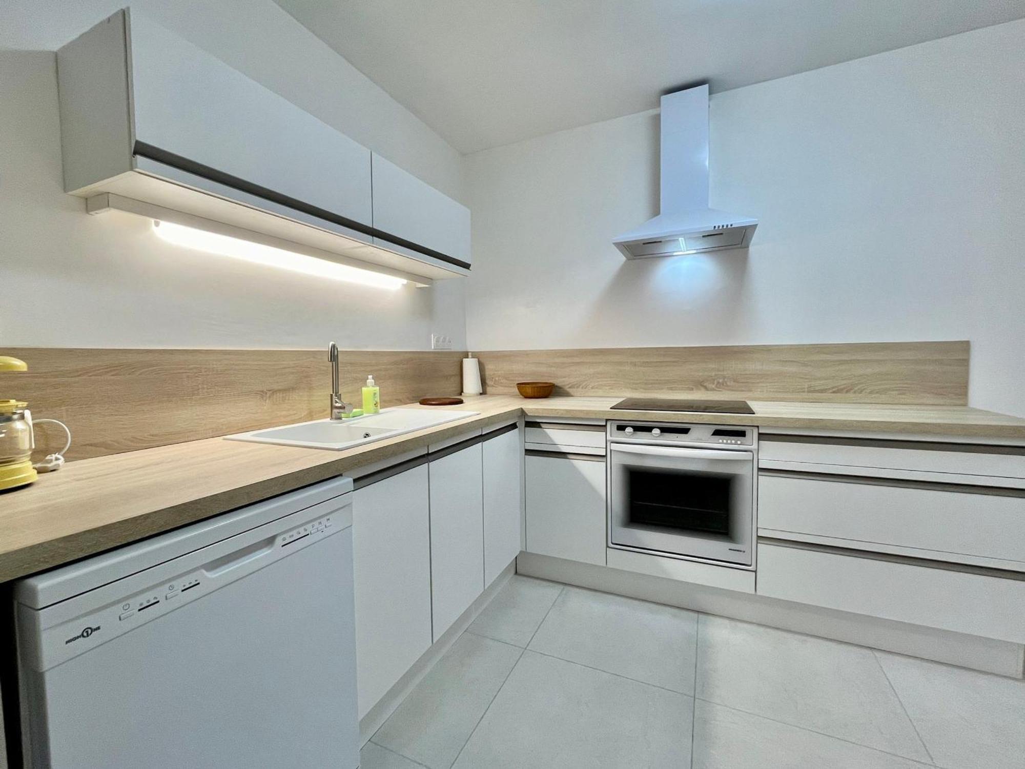 Spacieux 3 Pieces Proche Centre Annecy, Balcon Et Parking - Fr-1-432-90 Apartment