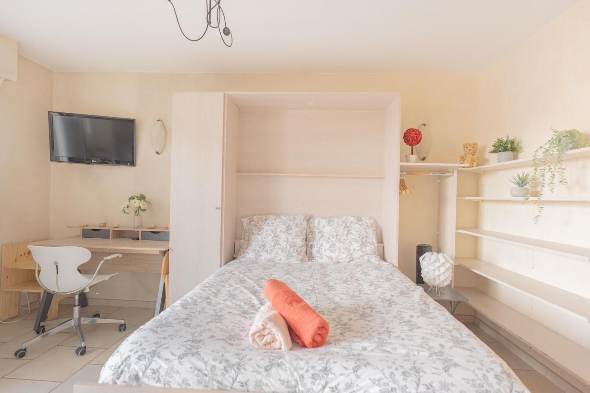 Cozy Studio, Very Close To Apartment