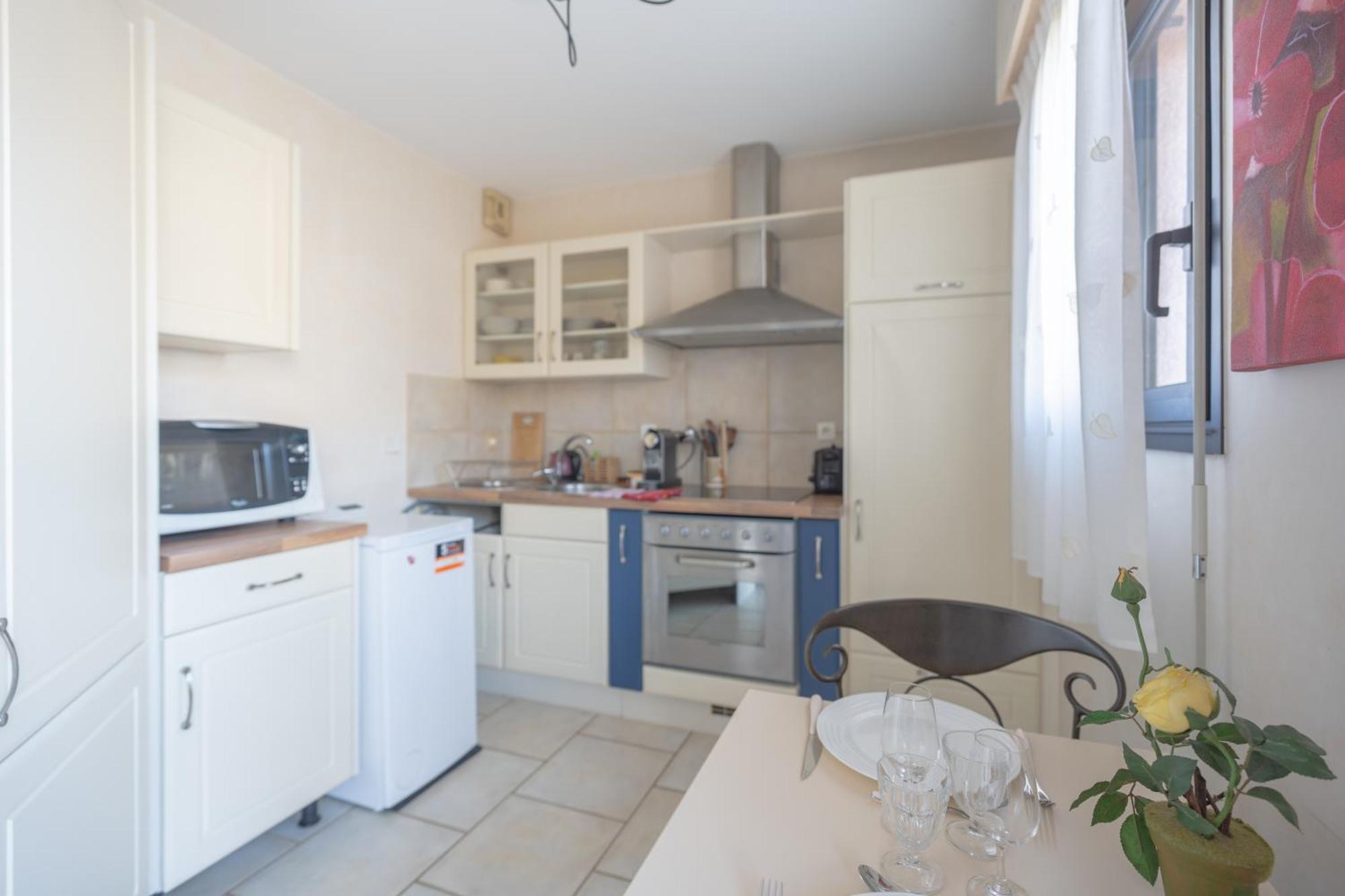 Cozy Studio, Very Close To Apartment