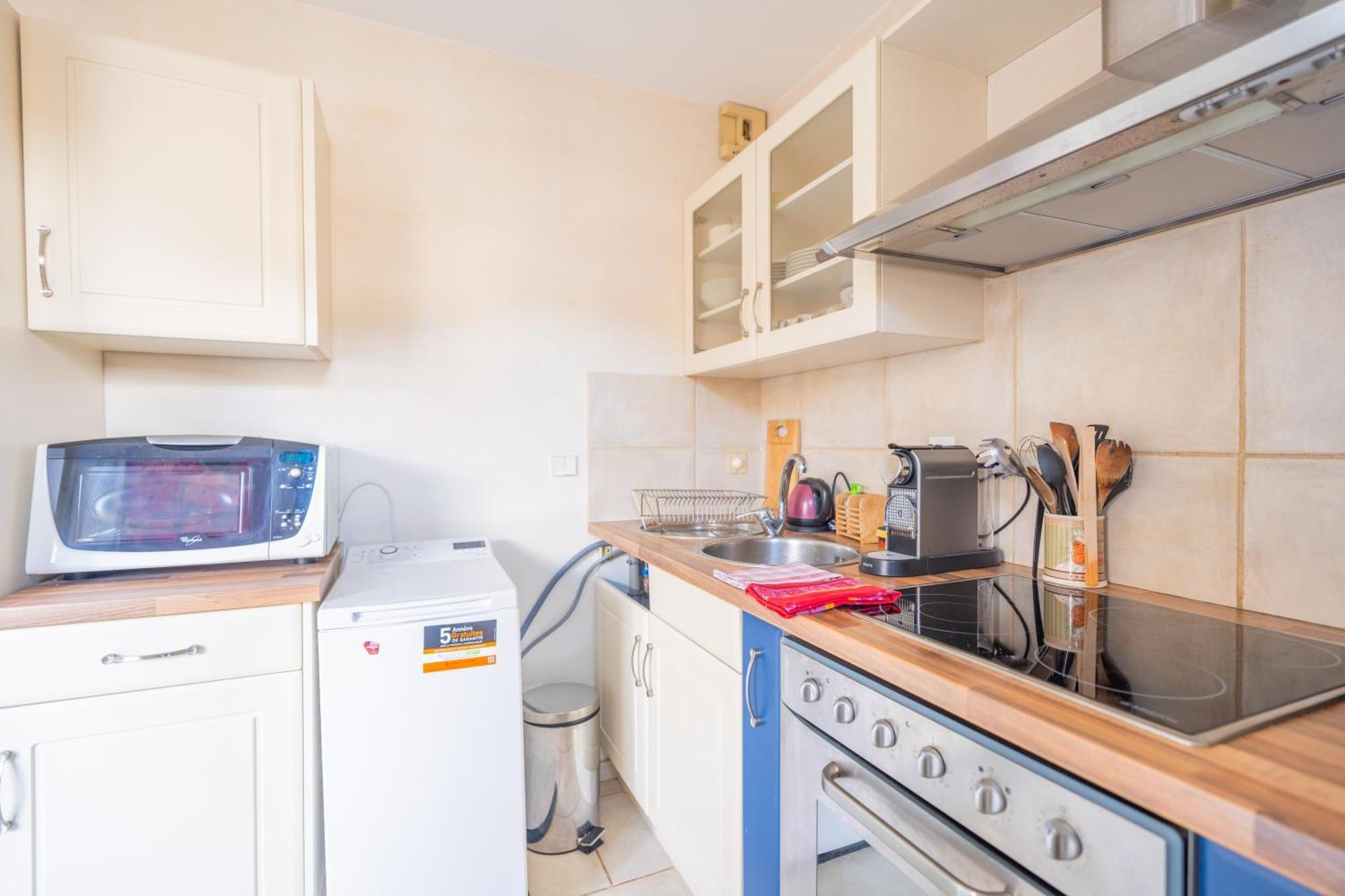 Cozy Studio, Very Close To Apartment