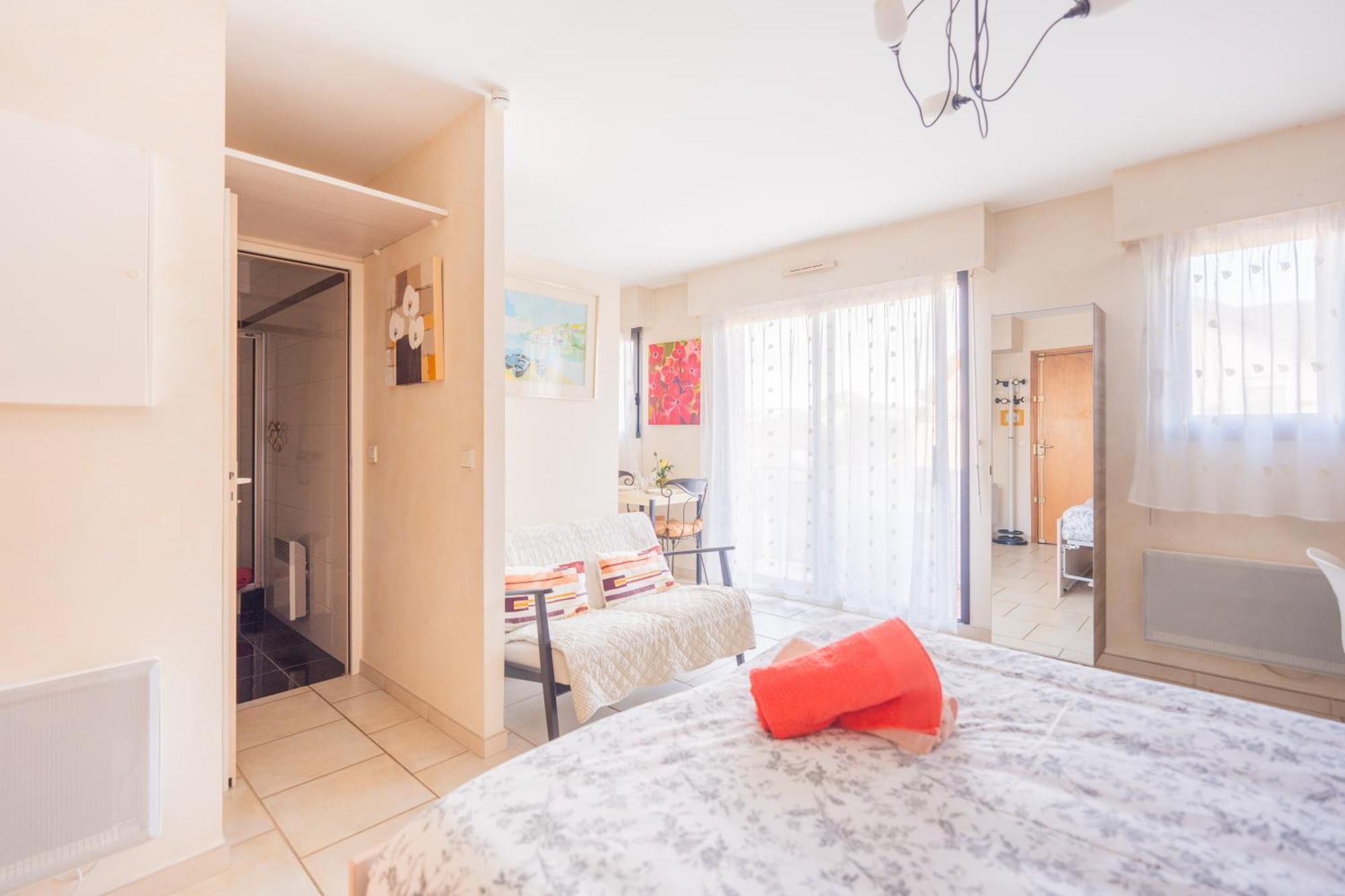 Cozy Studio, Very Close To Apartment