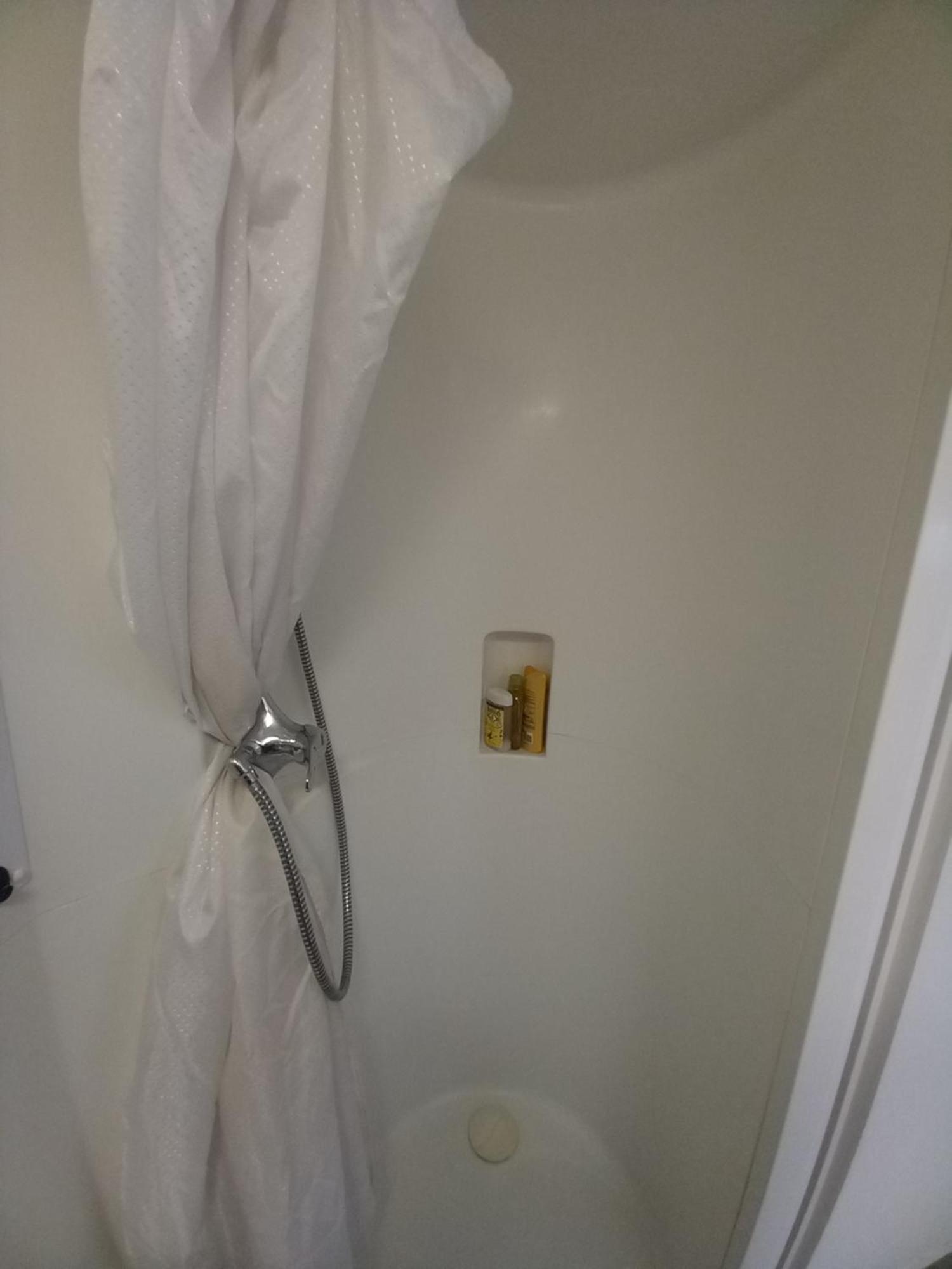 Appartement Avec Petite Place De Parking, Centre Ville, Proche Gares Annecy