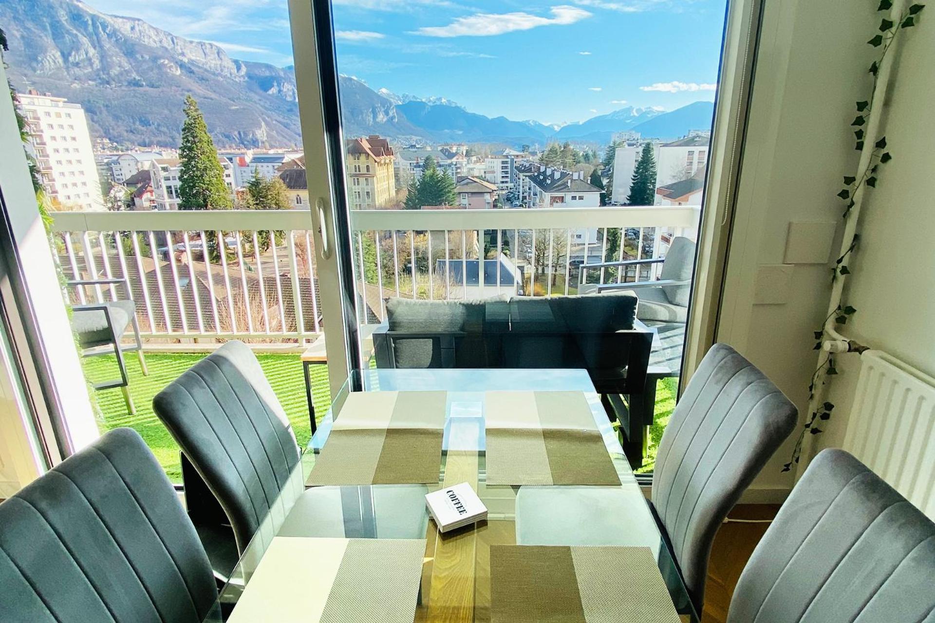 Panorama Stay, Pool, Balcony And Mountain View
