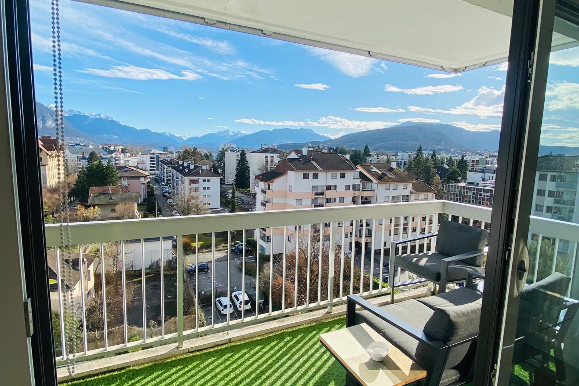 Panorama Stay, Pool, Balcony And Mountain View Apartment *