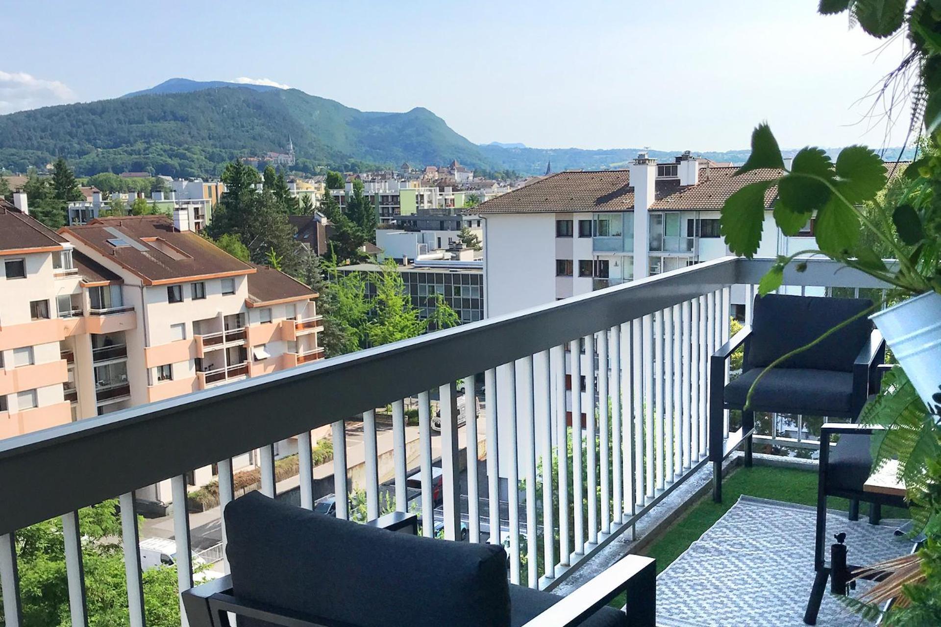 Panorama Stay, Pool, Balcony And Mountain View Apartment *