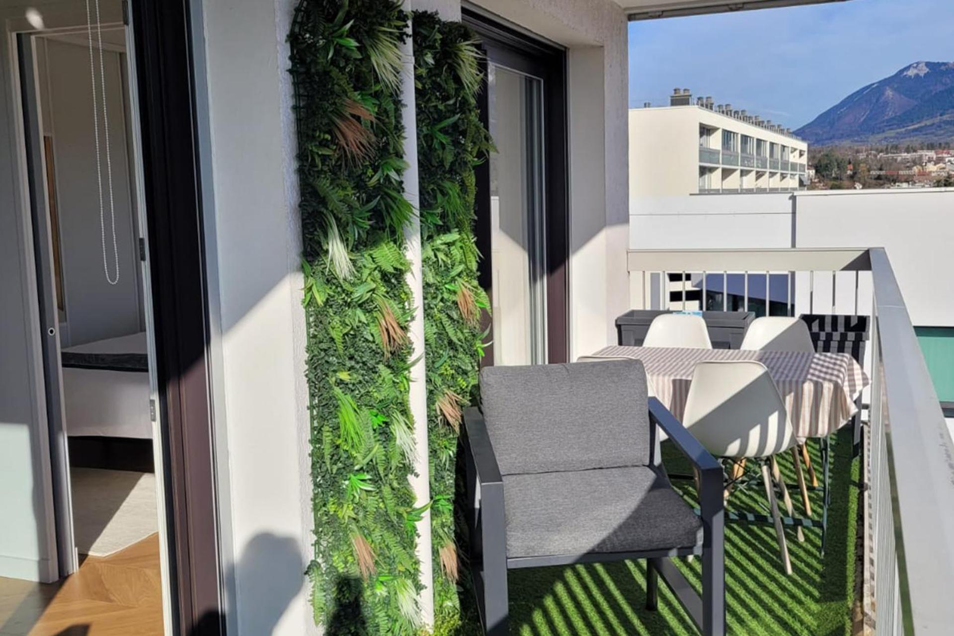 Panorama Stay, Pool, Balcony And Mountain View Apartment *