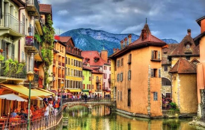 Highly Recommended Steps From The * Annecy