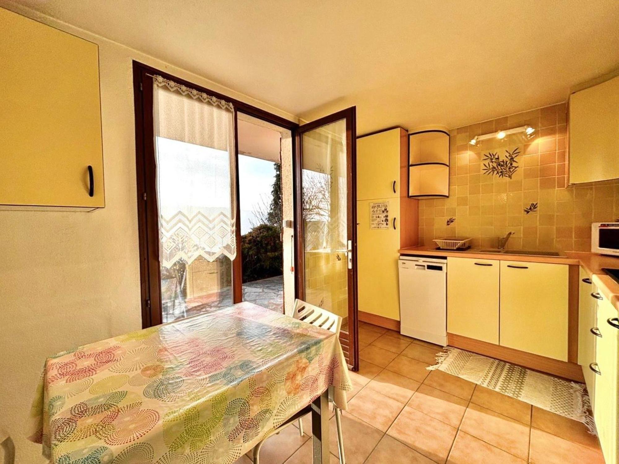 Apartment Confortable Avec Terrasse Et Wifi - Fr-1-432-32 *