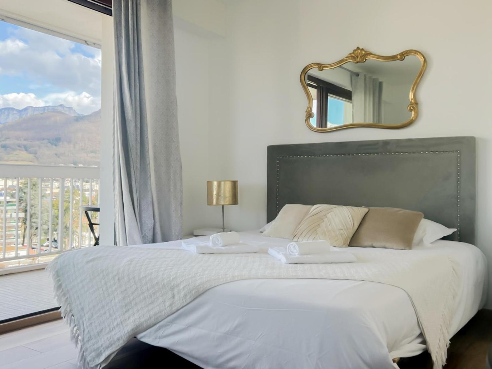 Apartment Mont Royal - Piscine - Balcon Vue Imprenable Sur Les Montagnes *