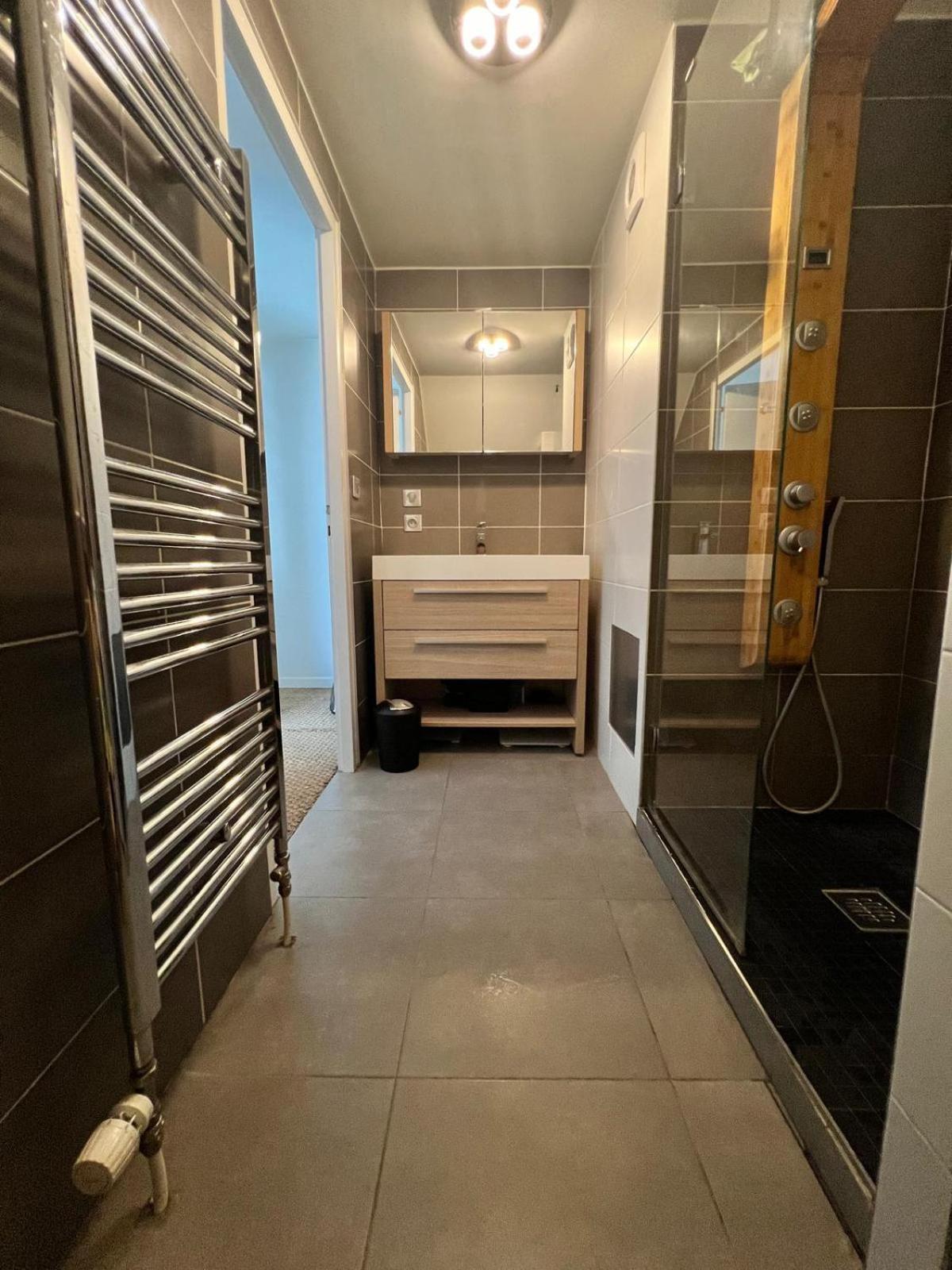 244 - En Duplex Contemporain Et Confortable Proche Apartment *