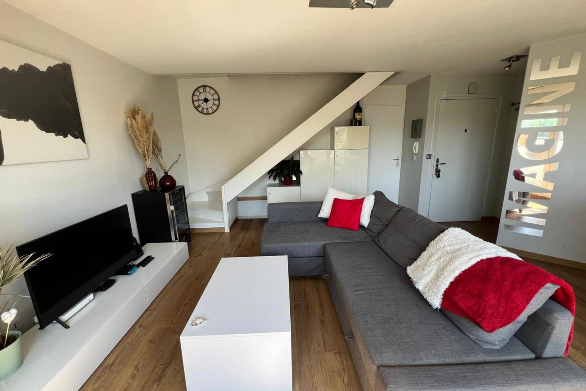 244 - En Duplex Contemporain Et Confortable Proche Apartment