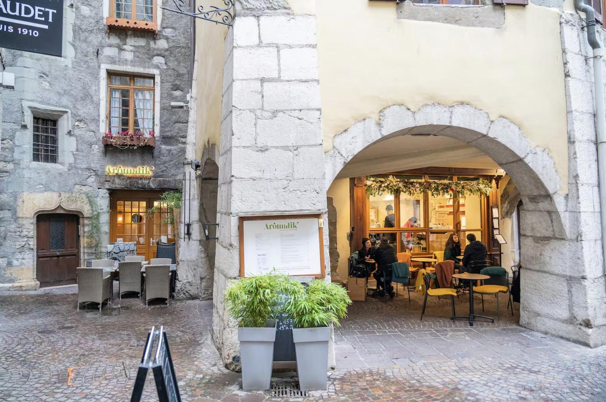 Hyper Centre Proche Gare Sauna Balcon Annecy