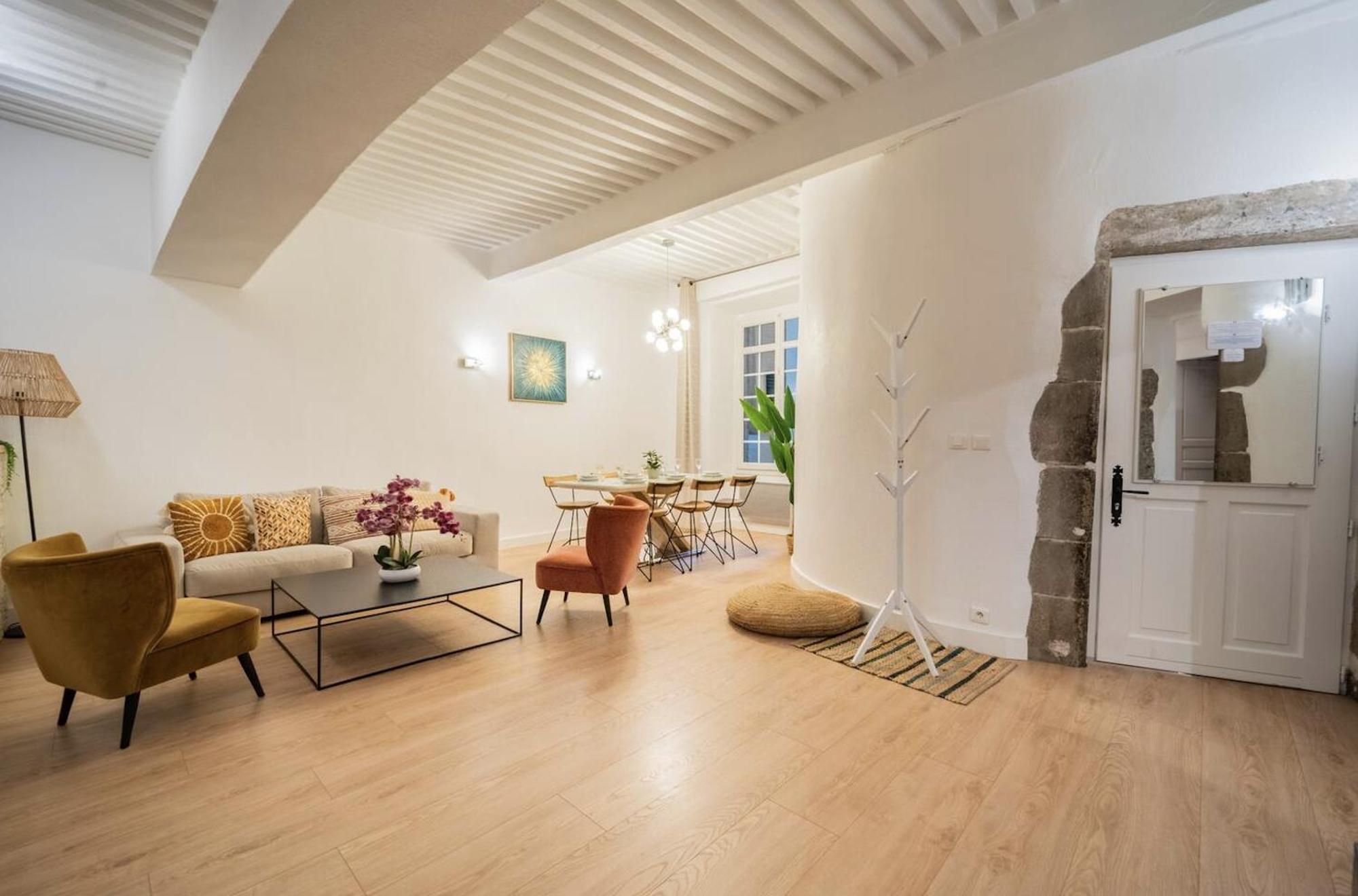 Apartment Hyper Centre Proche Gare Sauna Balcon Annecy
