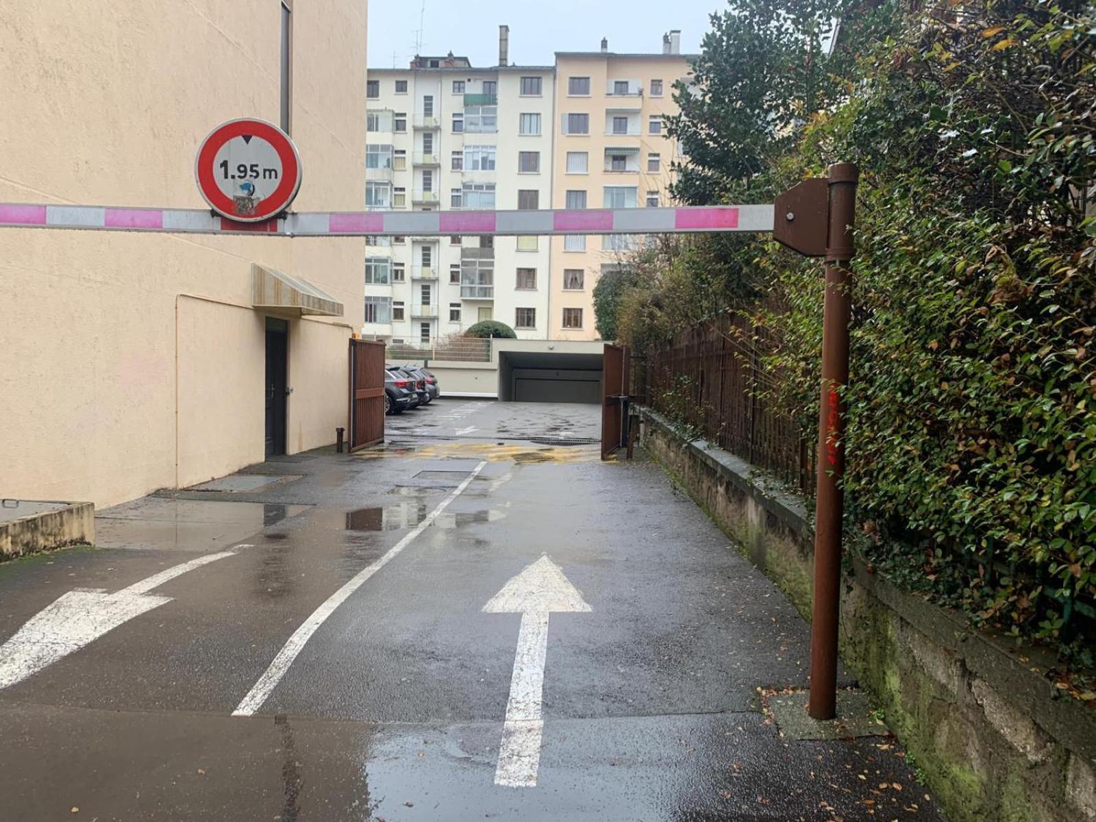 Martine A Parking Vue Magnifique Annecy
