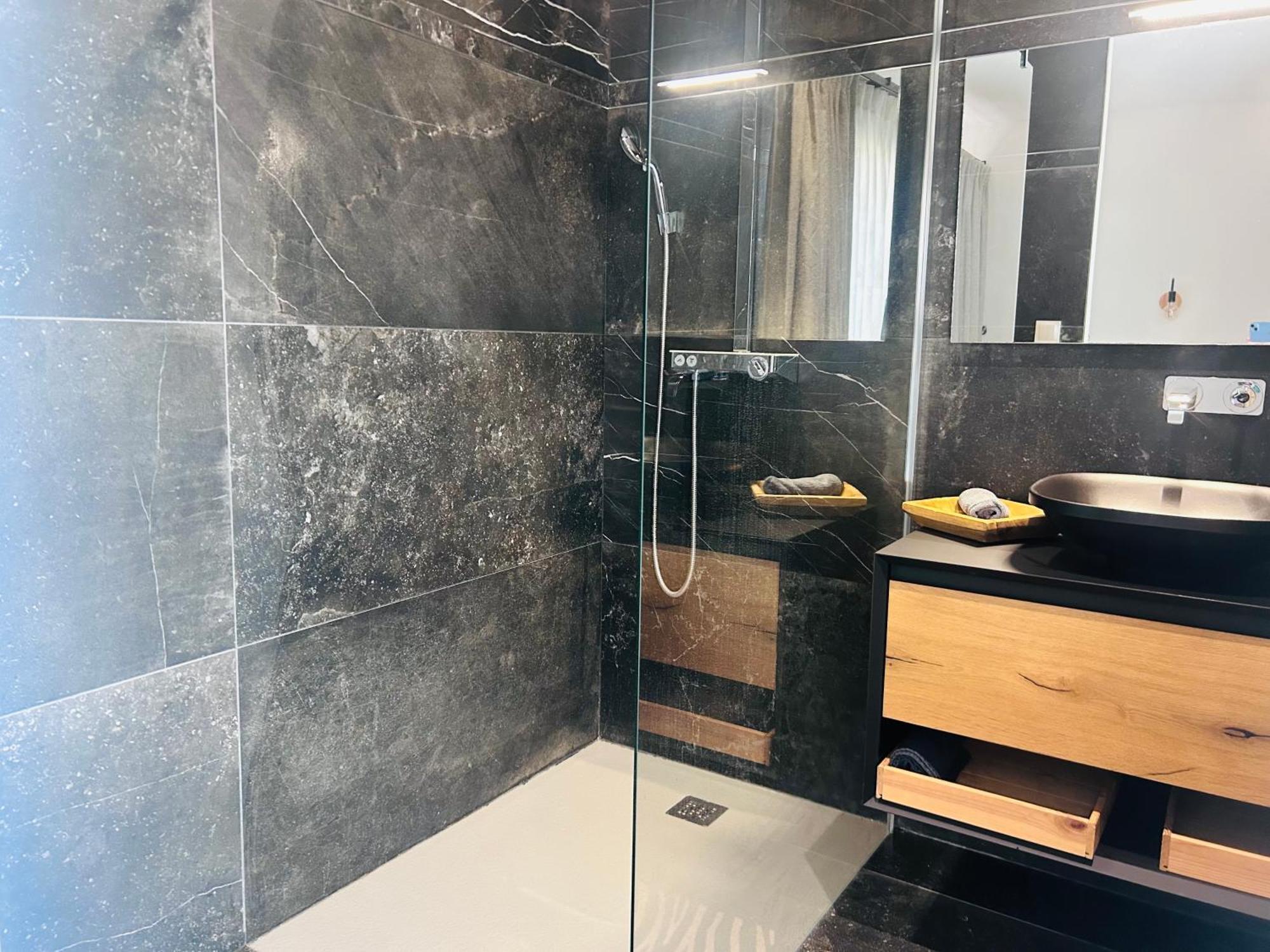 Maison T5 Avec Piscine T5chambres Villa *