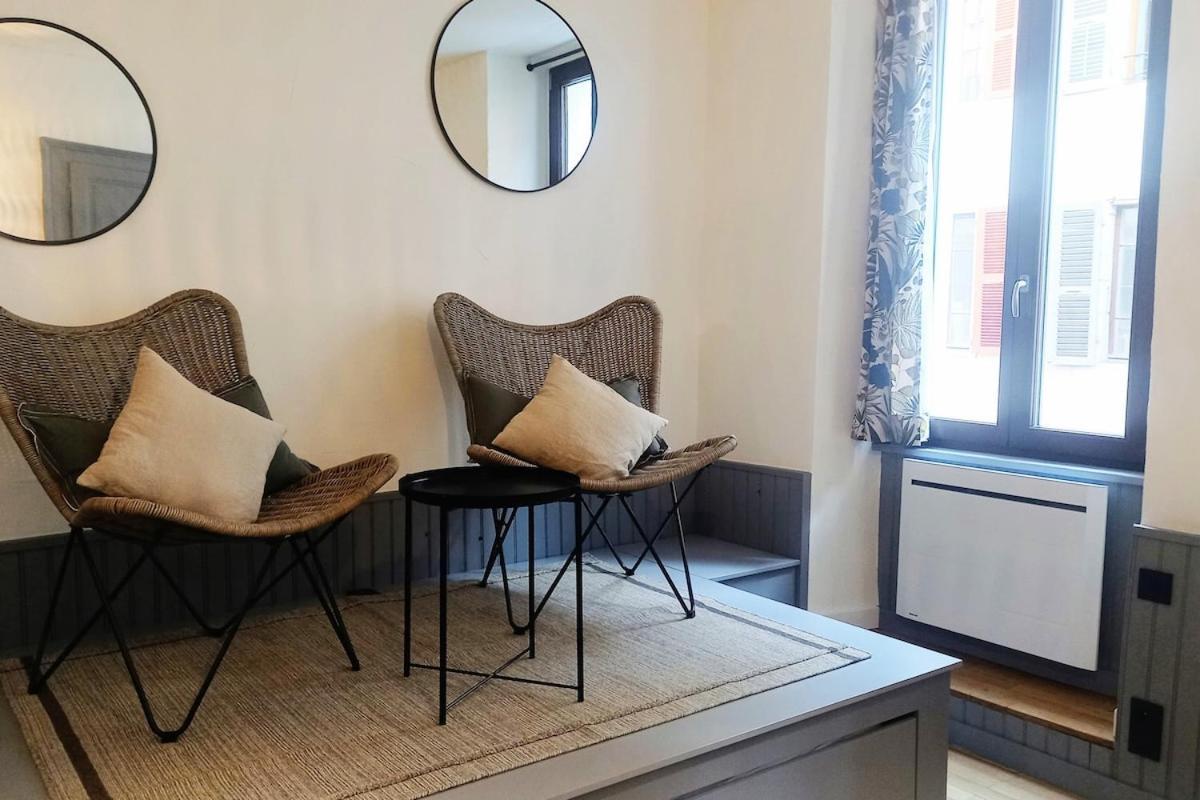 Old Town Apartment *