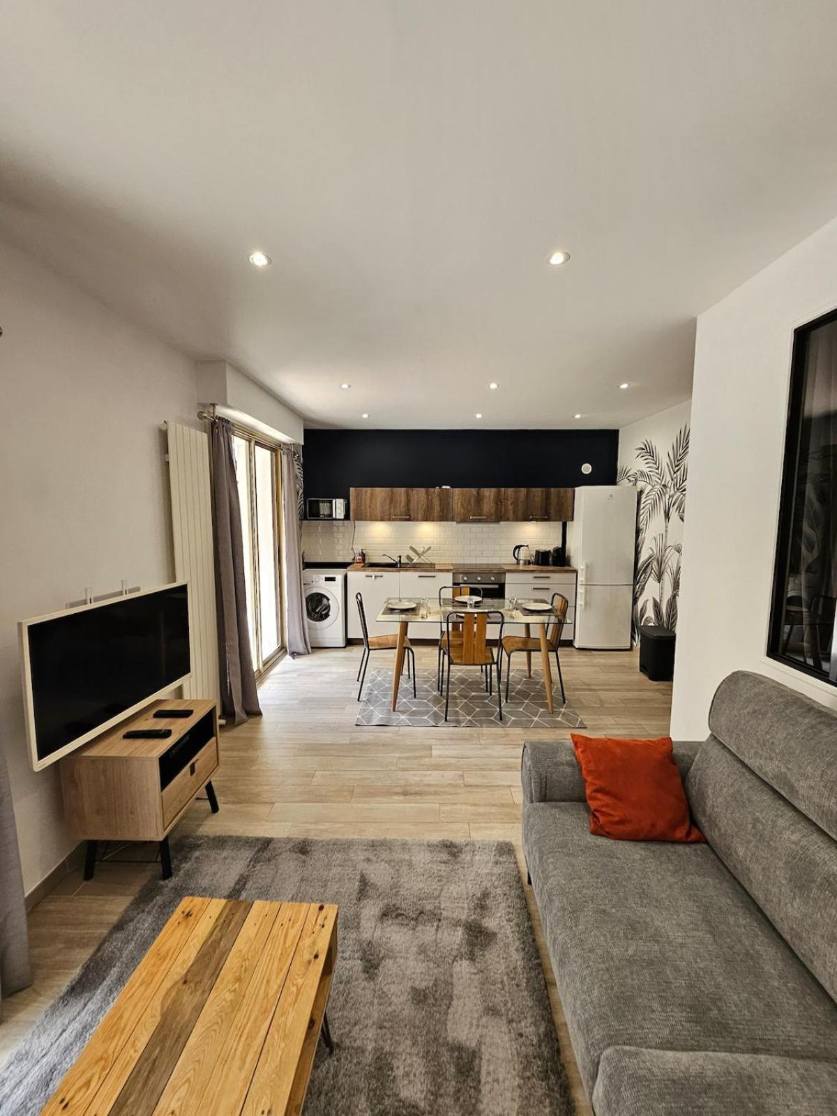 Apartment T2 Avec Balcon - Rue Royale 5min Du Annecy