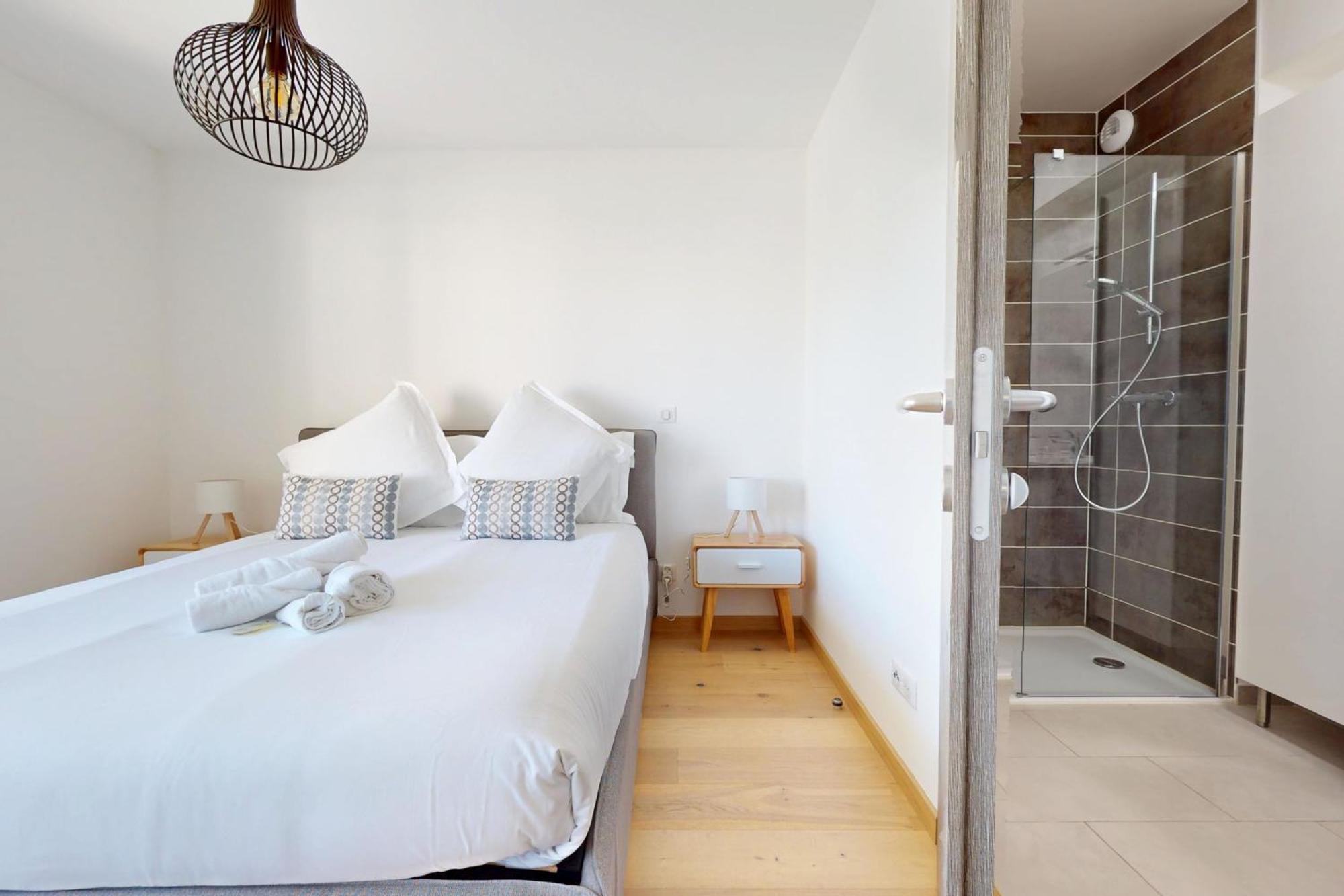 Cote Jardin Joli T2 Avec Garage A 100m Du