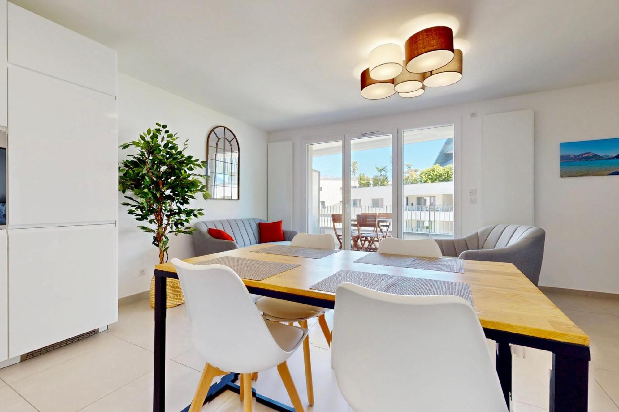 Cote Jardin Joli T2 Avec Garage A 100m Du Annecy