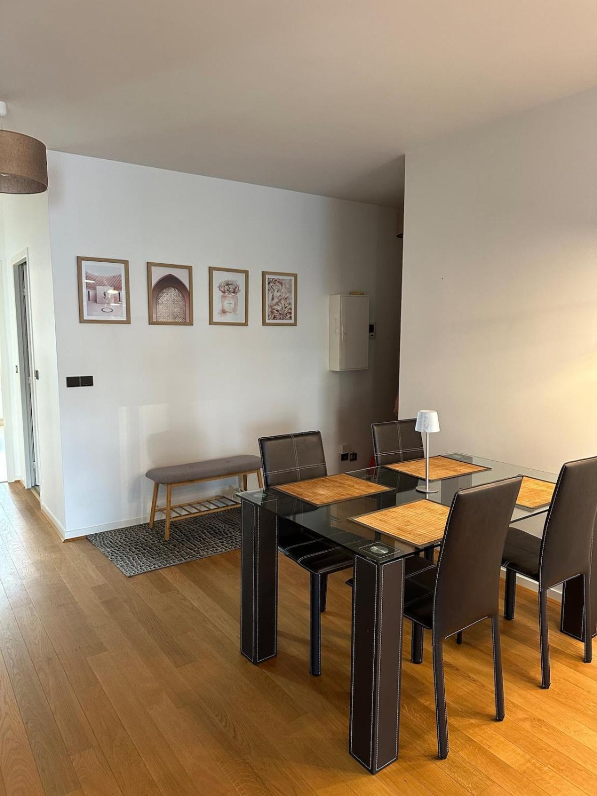 T2, Balcon, Centre Et Lac, Garage, 73M2, Calme Chic Annecy