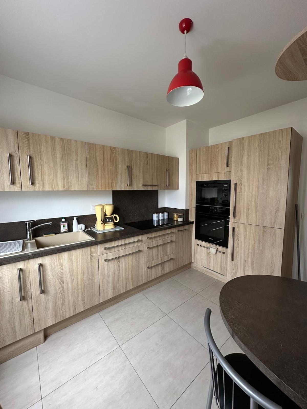 T2, Balcon, Centre Et Lac, Garage, 73M2, Calme Chic Annecy