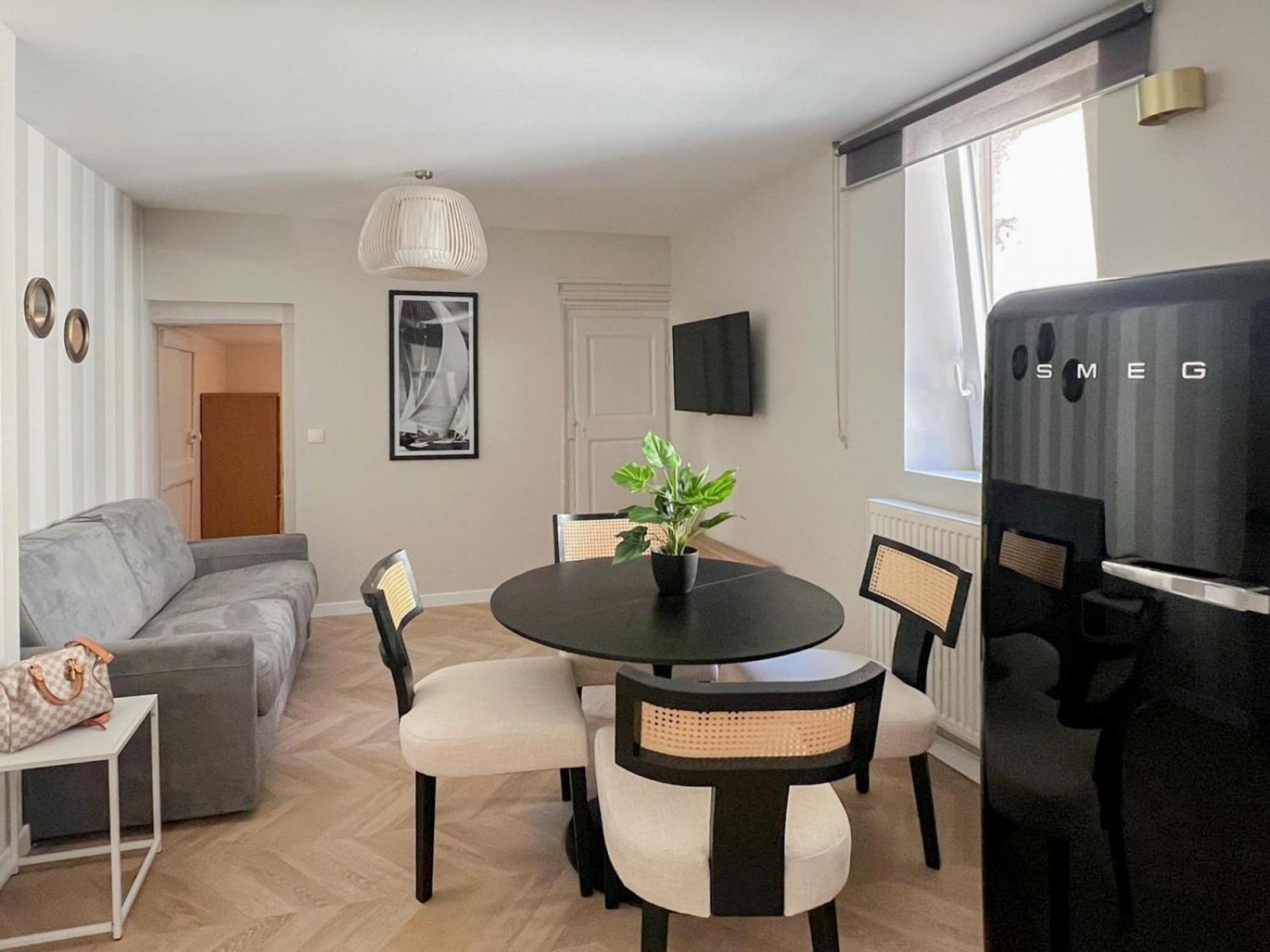 L Esperance Rue Du Paquier Apartment