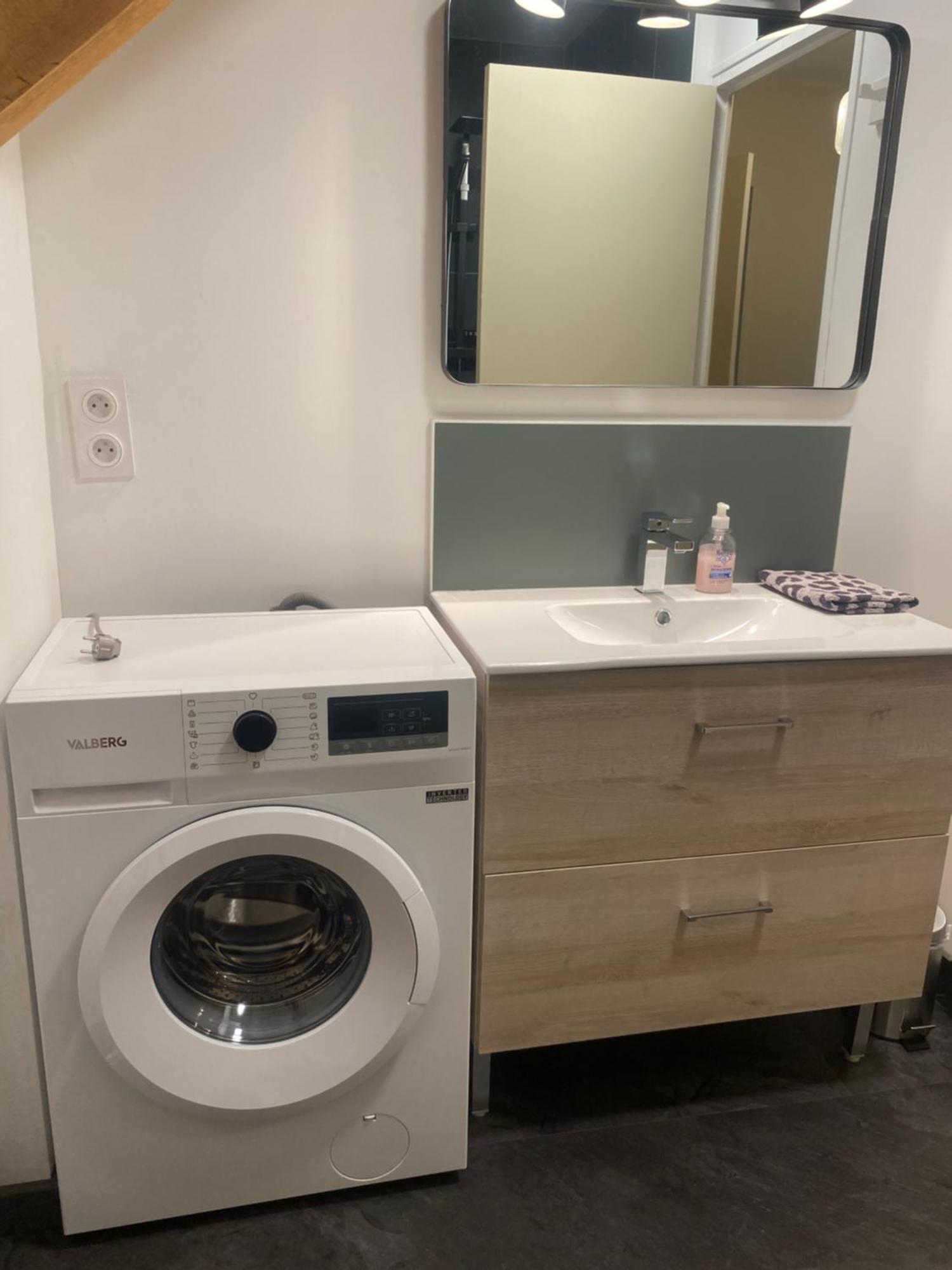 Cosy 40 M2, Climatise, Parking Gratuit *