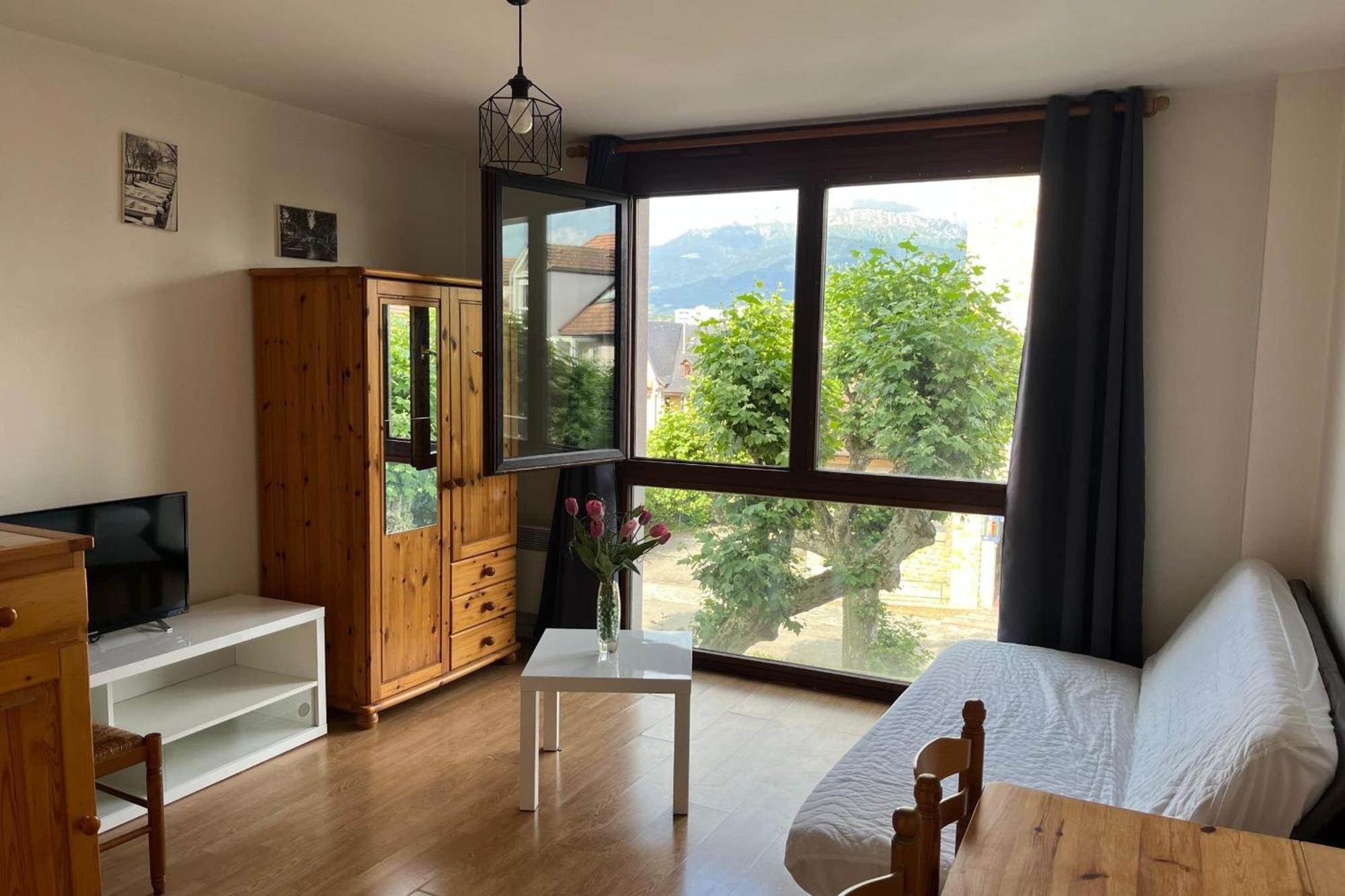 For 2 Near The Center Apartment