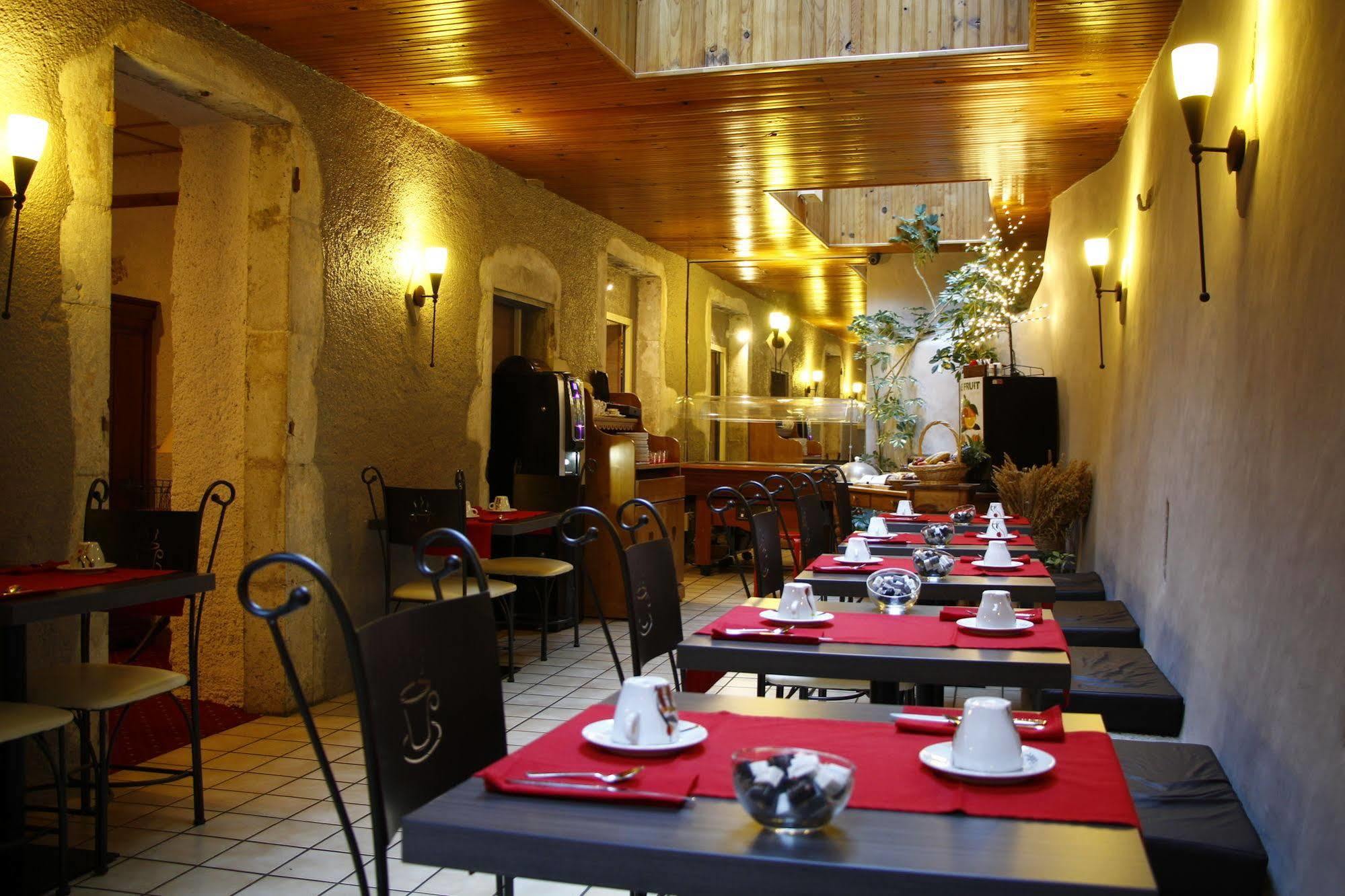 Des Marquisats Hotel