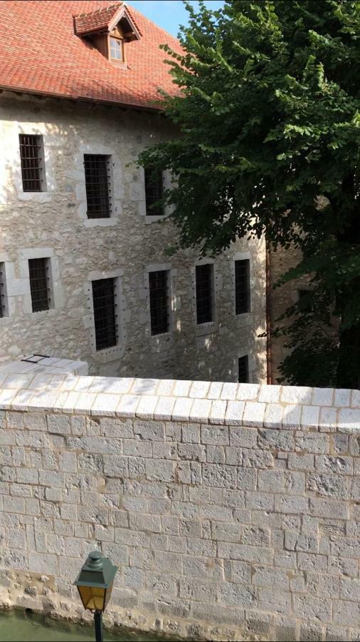 Design Appart O'prison.. Canal View & Old Prisons Apartment *