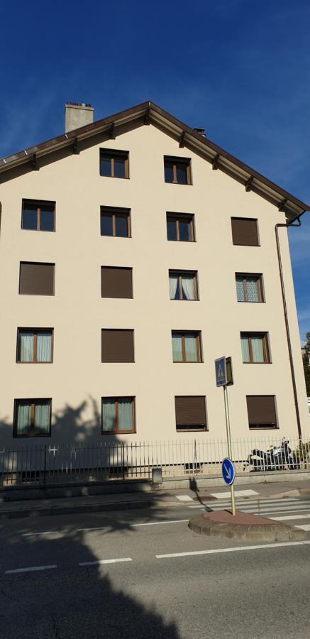 Le Golden A 5min Du Centre-ville Avec Parking Privatif Gratuit Apartment Annecy