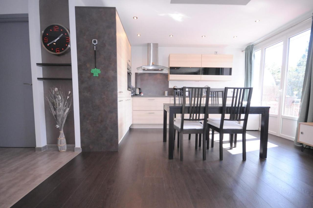 Apartment Le Grand Large - Parking & Balcony By The Lake Modern Bright